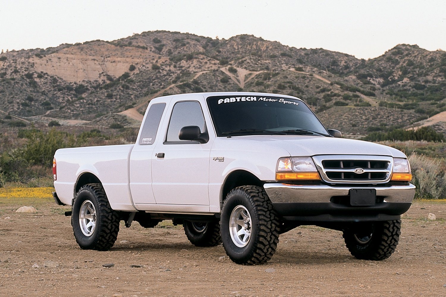 Fabtech Performance Lift System K2108 w/Shocks 2.5 in. Lift w/Performance Shocks