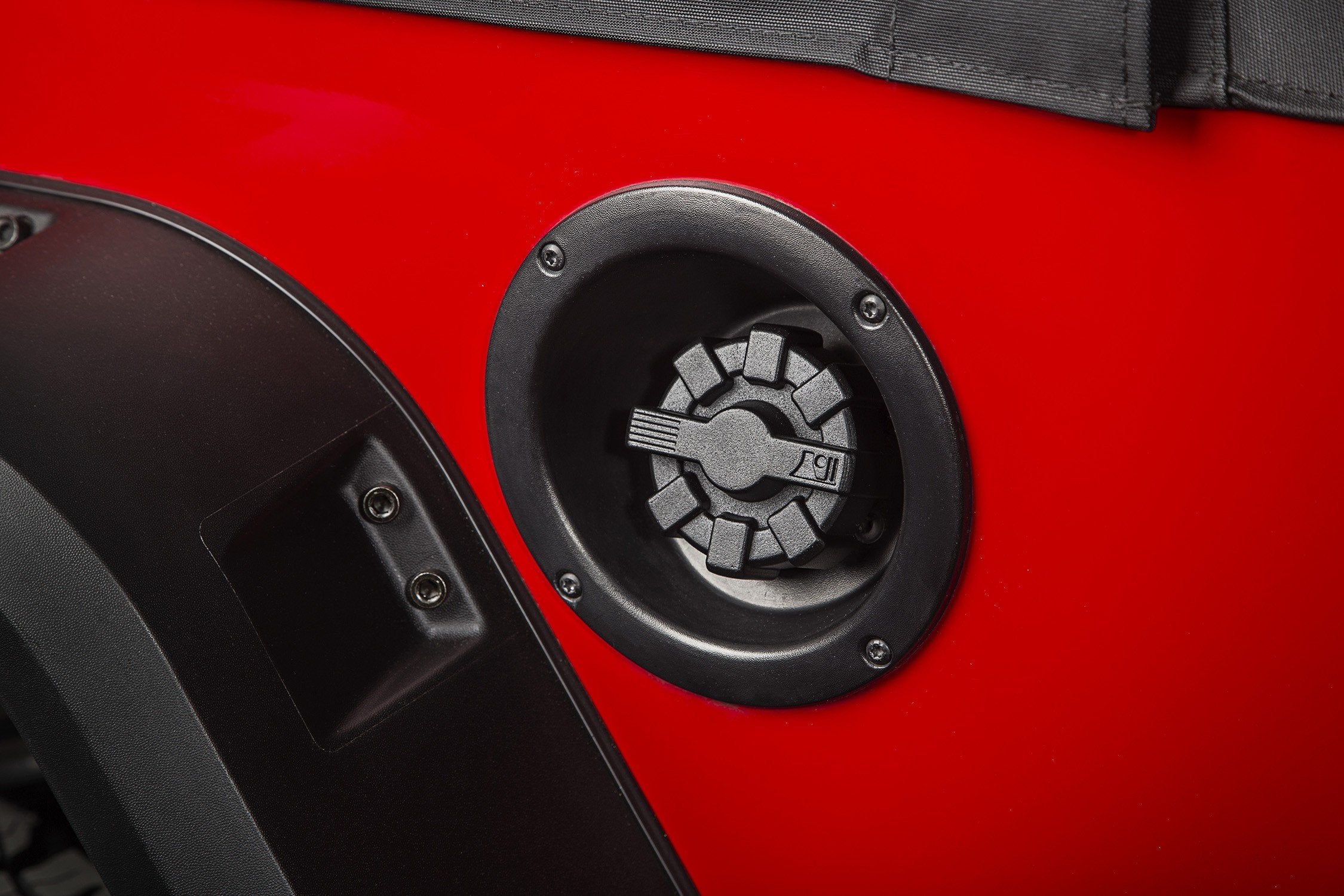 Rugged Ridge Fuel Cap Elite for Jeep Wrangler/Gladiator | | 11229.10 | Fits 2001-2025 Jeep Wrangler TJ/JK/JL; 2020-2025 Jeep Gladiator JT