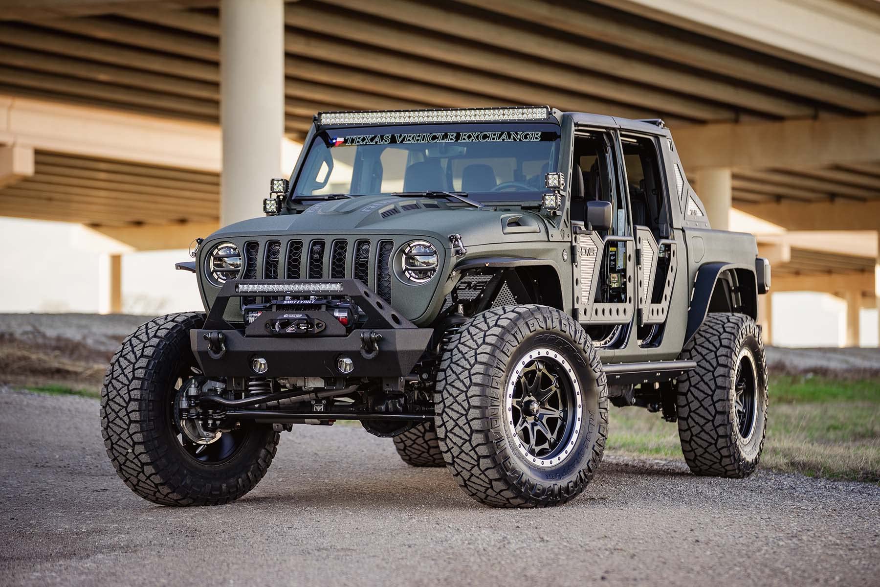 Heat Dispersion Hood DV8 Offroad fits 2018-2025 Jeep Wrangler JL & 2020-2025 Jeep Gladiator JT | Raised and Vented Center Cowl | Dual-vented for Maximum Air Flow