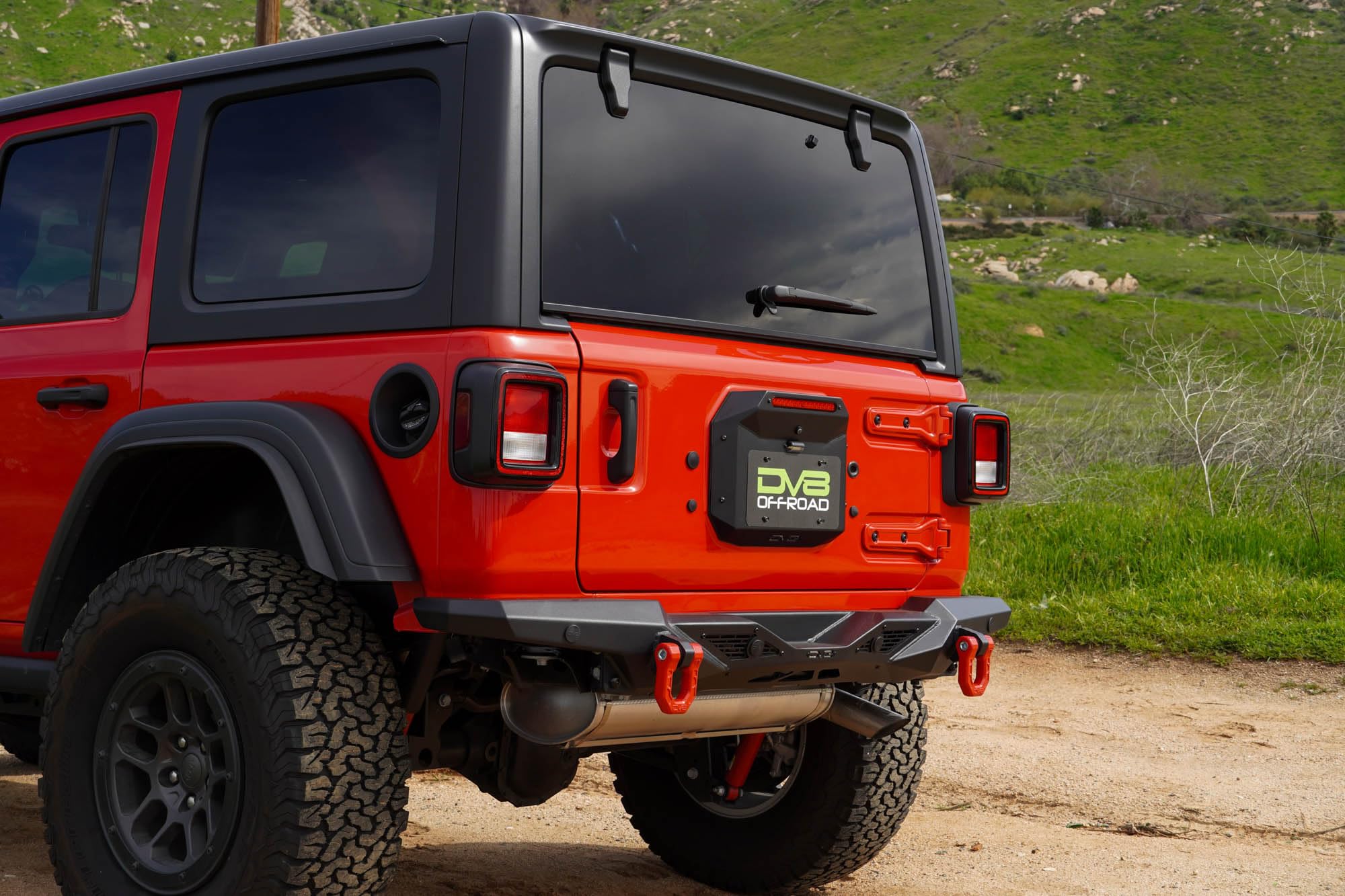 Spare Tire Delete DV8 Offroad for 2018-2025 Jeep Wrangler JL | Removes Heavy Spare Tire from Tailgate | Maximizes Rear Clearance for Rock Crawling | Included License Plate Mount/Light & Brake Light