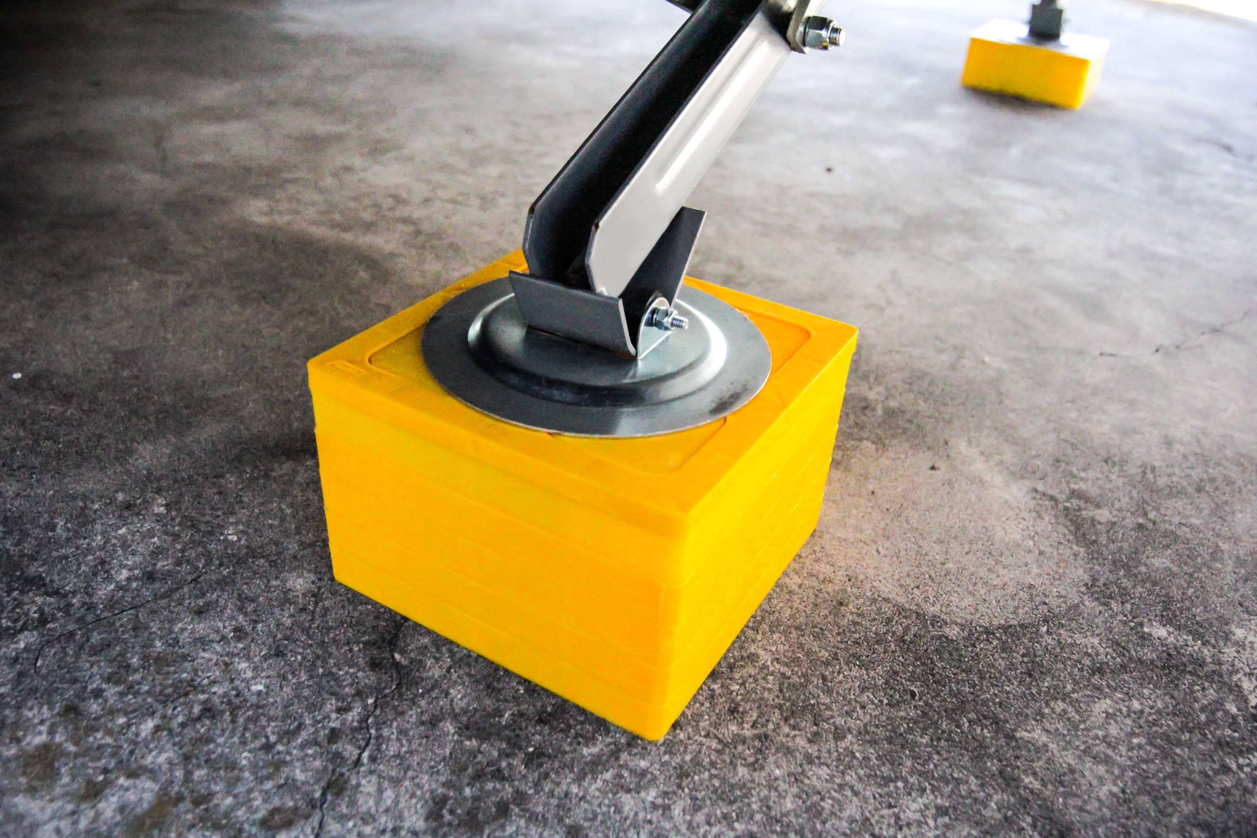 Camco Leveling Block Cap Camper/RV - Provides More Stable & Safer Surface for Jacks or Stabilizers - Secure 2 Blocks Together - 4-Pack (44500)