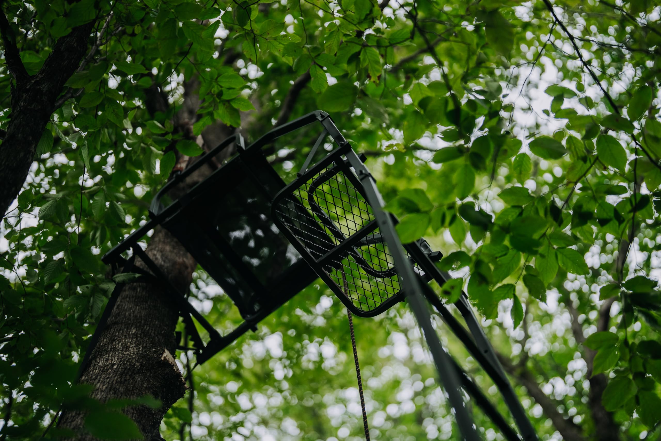 Odyssey XTL Muddy Ladder Stand - 20' Height Durable Steel Outdoor Hunting Silencer Technology Tree Stand with Padded Flip-Back Shooting Rest & Armrests, 350 Pound Maximum Capacity
