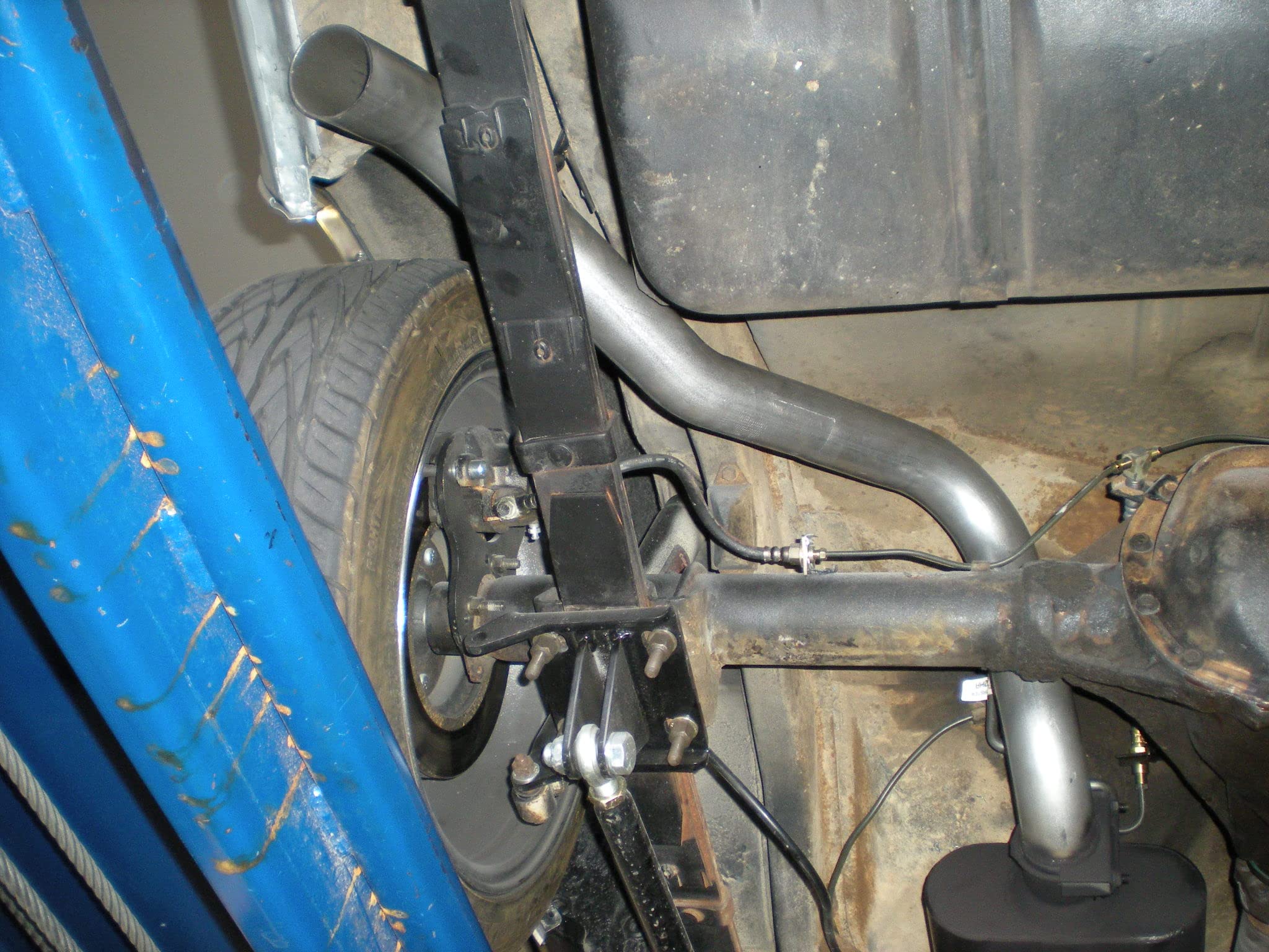 American Thunder Flowmaster 817129 Crossmember-Back Exhaust Kit 2.5 Inch Stainless Steel Compatible with 1967-1968 Camaro and Firebird with V8 engine
