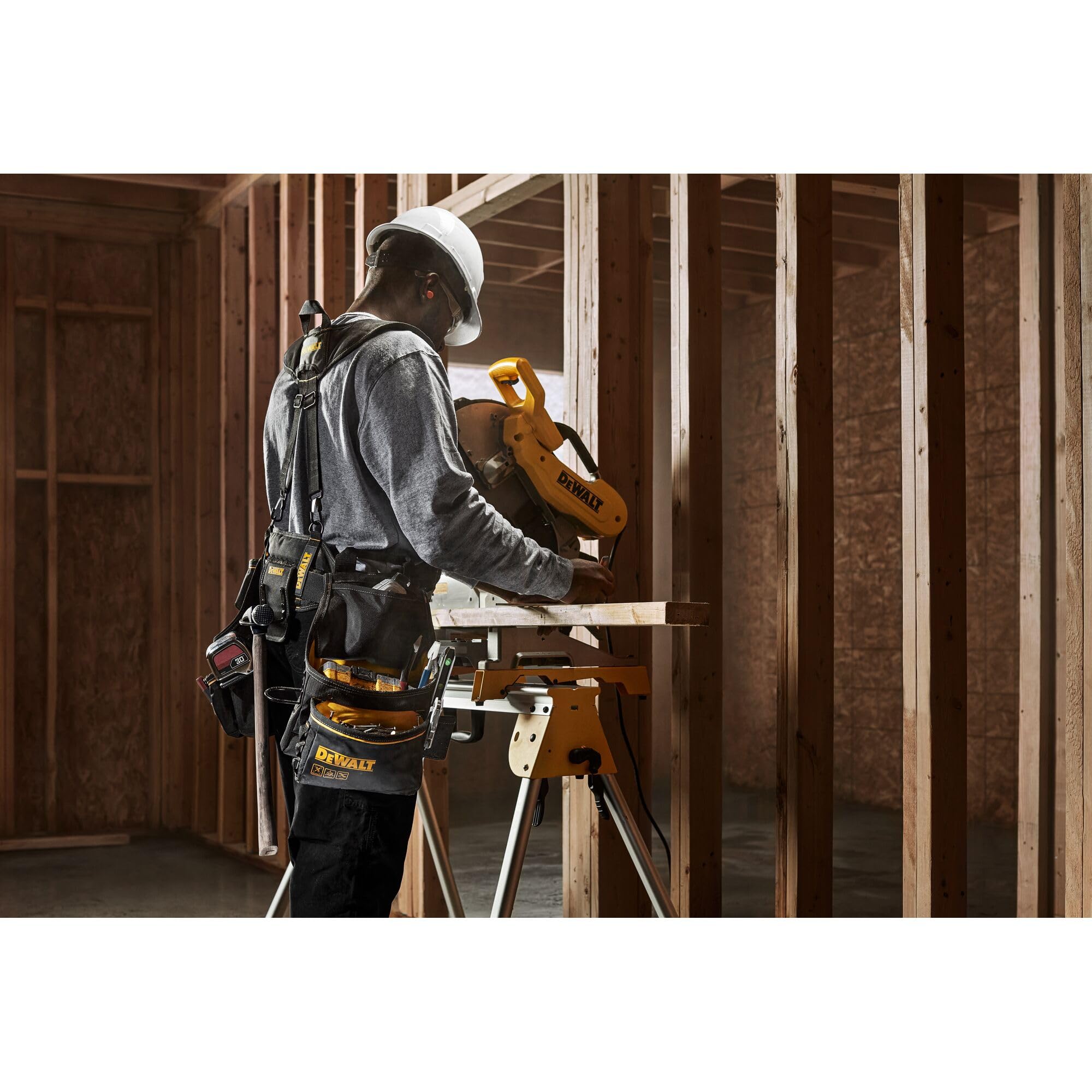 DEWALT Tool Belt Professional Organizer With Suspenders and 25 Pockets, Heavy Duty Construction (DWST540602)