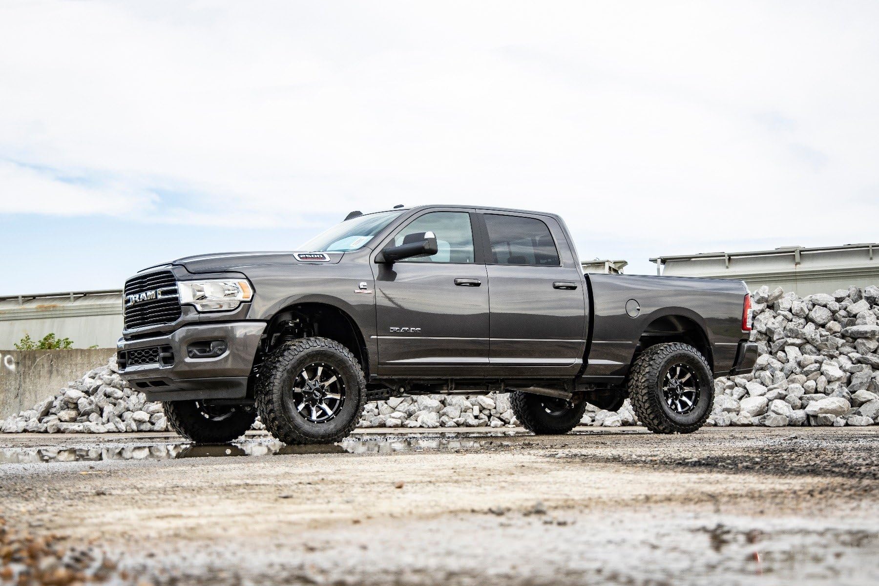 2.5" Rough Country Leveling Kit for 14-24 Ram 2500 | 13-24 Ram 3500 4WD - 37730A