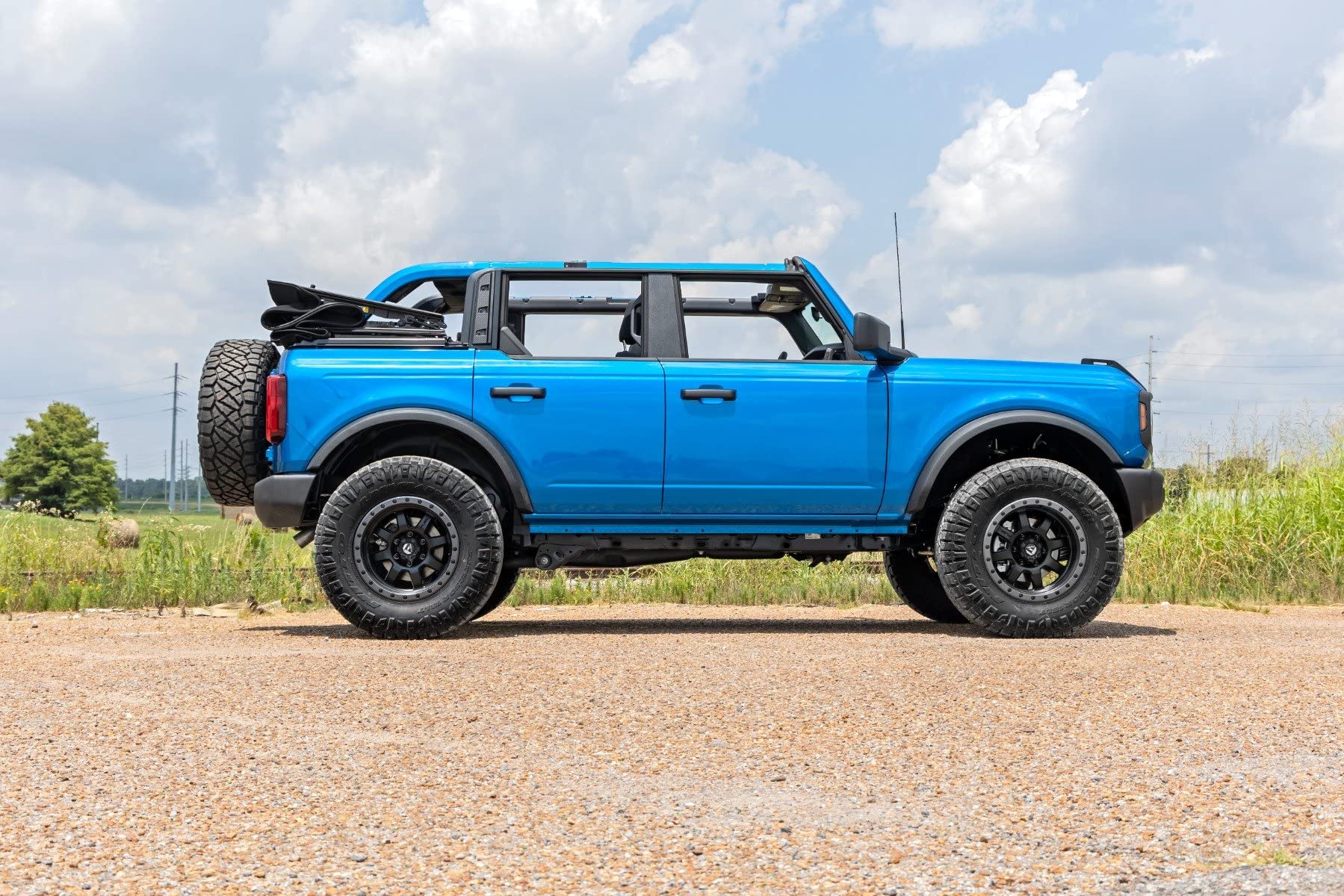 2" Rough Country Lift Kit w/M1 Struts for 2021-2024 Ford Bronco 4WD - 592141