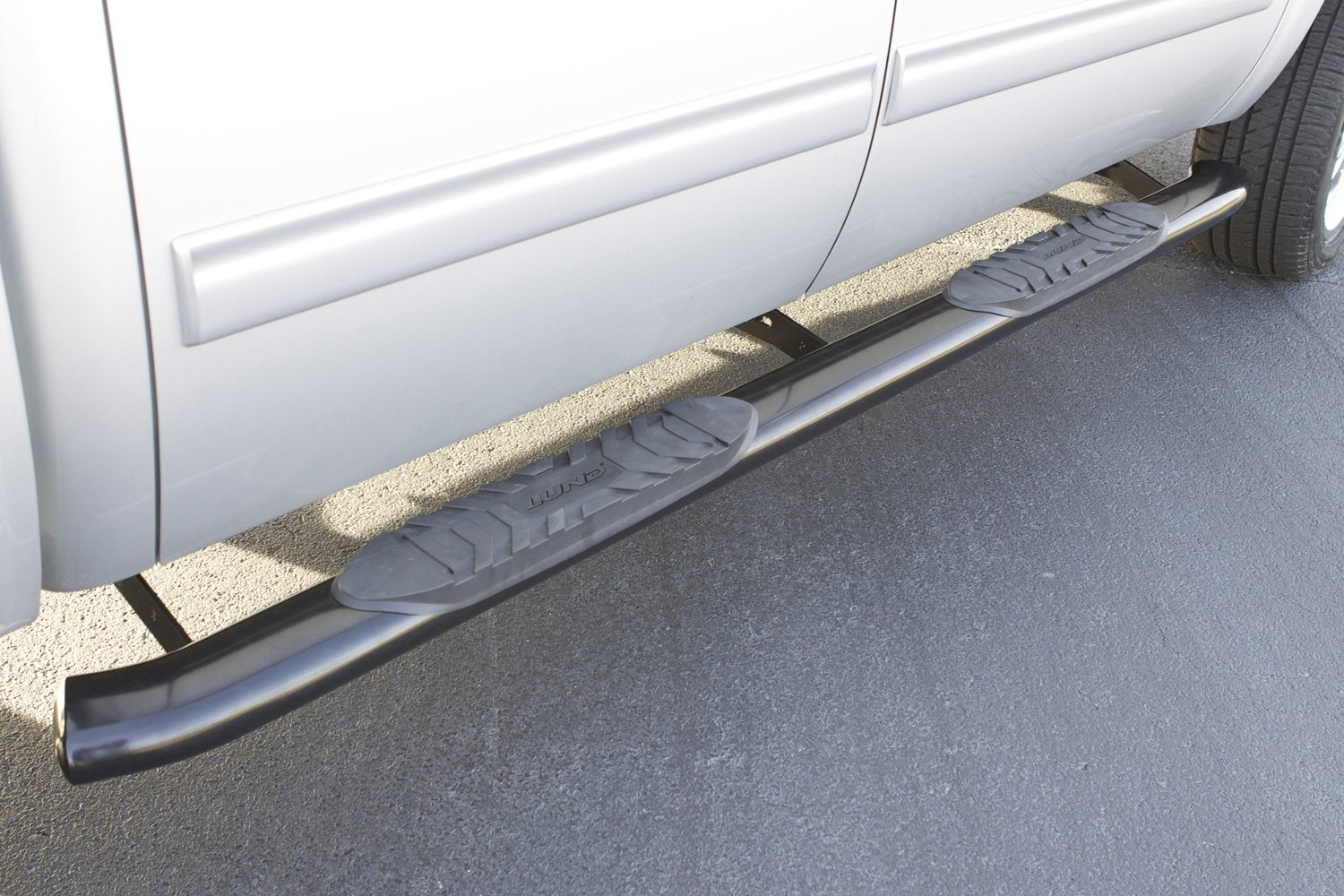Lund 23891007 5" Oval Curved Black Steel Nerf Bars for 2001-2013 Silverado/Sierra 1500, 2001-2004 Silverado/Sierra 2500, 2001-2006 Silverado/Sierra 3500, 2001-2014 Silverado/Sierra 2500HD, 2007-2014 Silverado/Sierra 3500HD Crew Cab
