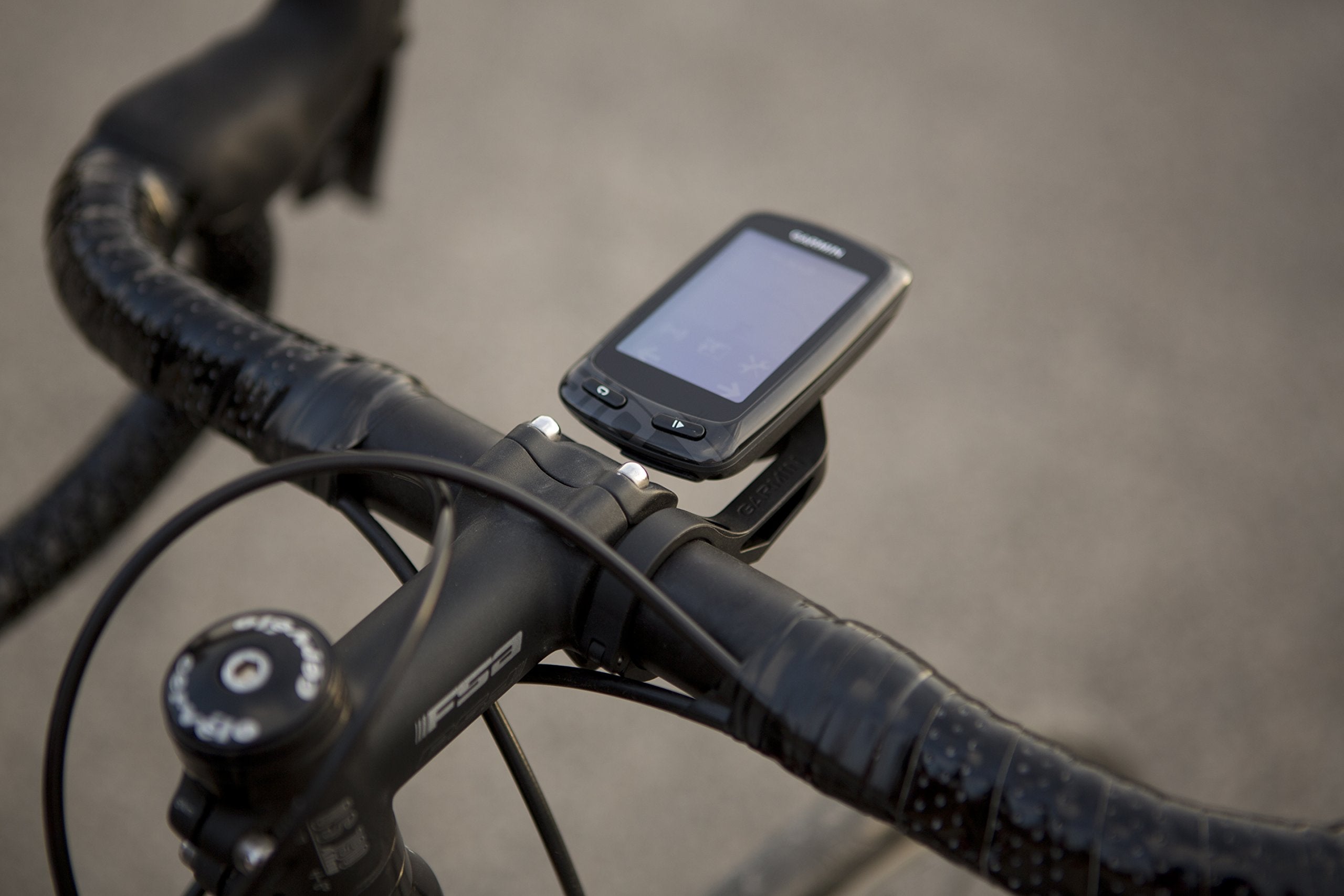 Garmin Edge 810 Bundle with HRM and Speed/Cadence Sensor - Garmin Europe Version
