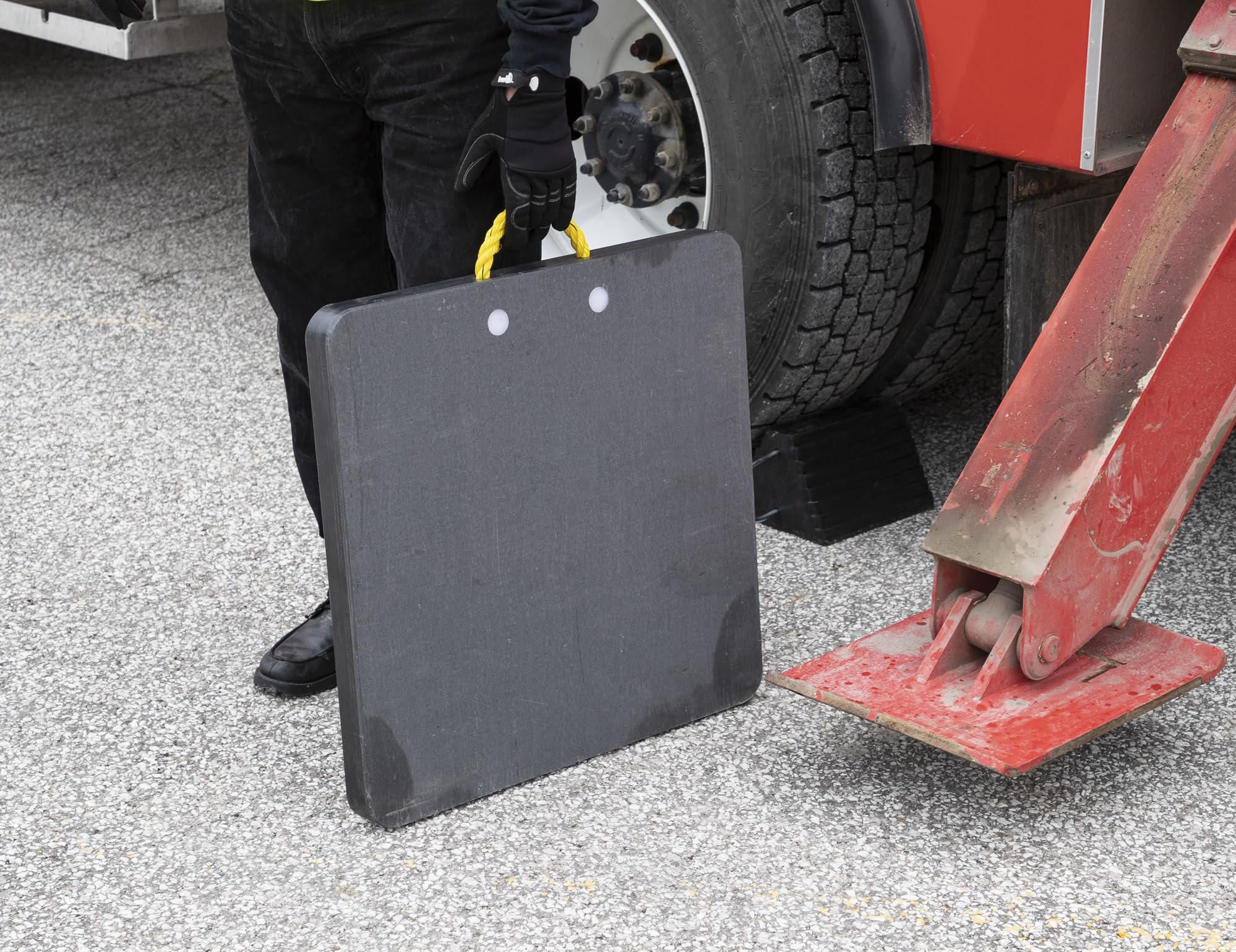 Buyers Products HDPE Poly OP18X18P Outrigger Pad 18x18x1 Inch – Heavy Duty Jack Pad for Utility Trucks, Cranes, RV Accessories – Lightweight Non Slip Pad with Rope Handle for Trailers & Campers