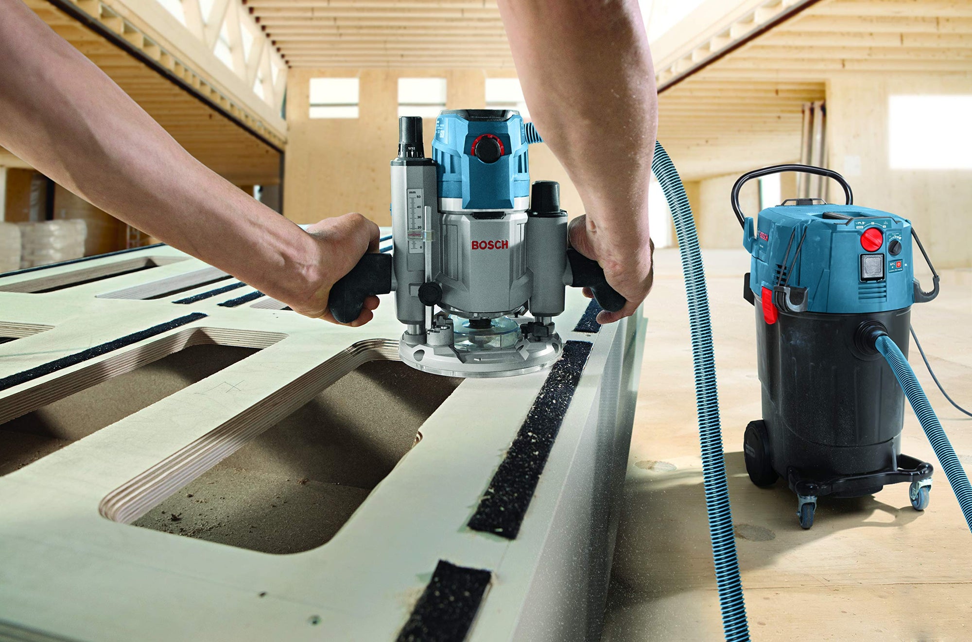 14 Gallon BOSCH VAC140AH Portable Dust Extractor with Auto Filter Clean and HEPA Filter