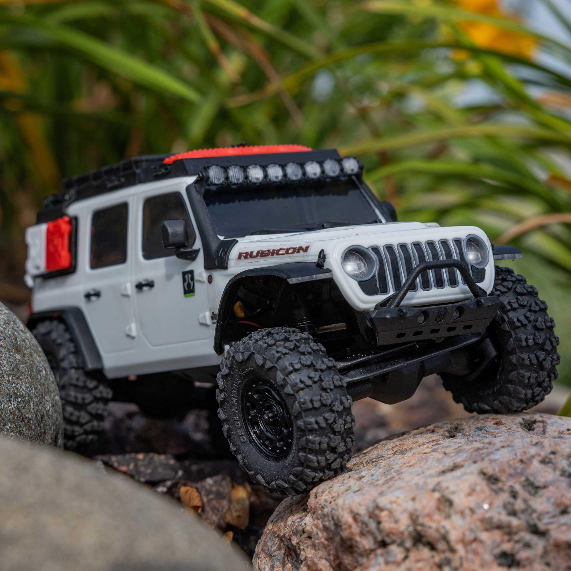 Axial 1/30 RC Truck SCX30 Jeep Wrangler JLU 4X4 RTR Brushed Rock Crawler (Battery & Charger Included), White, AXI-2261T2