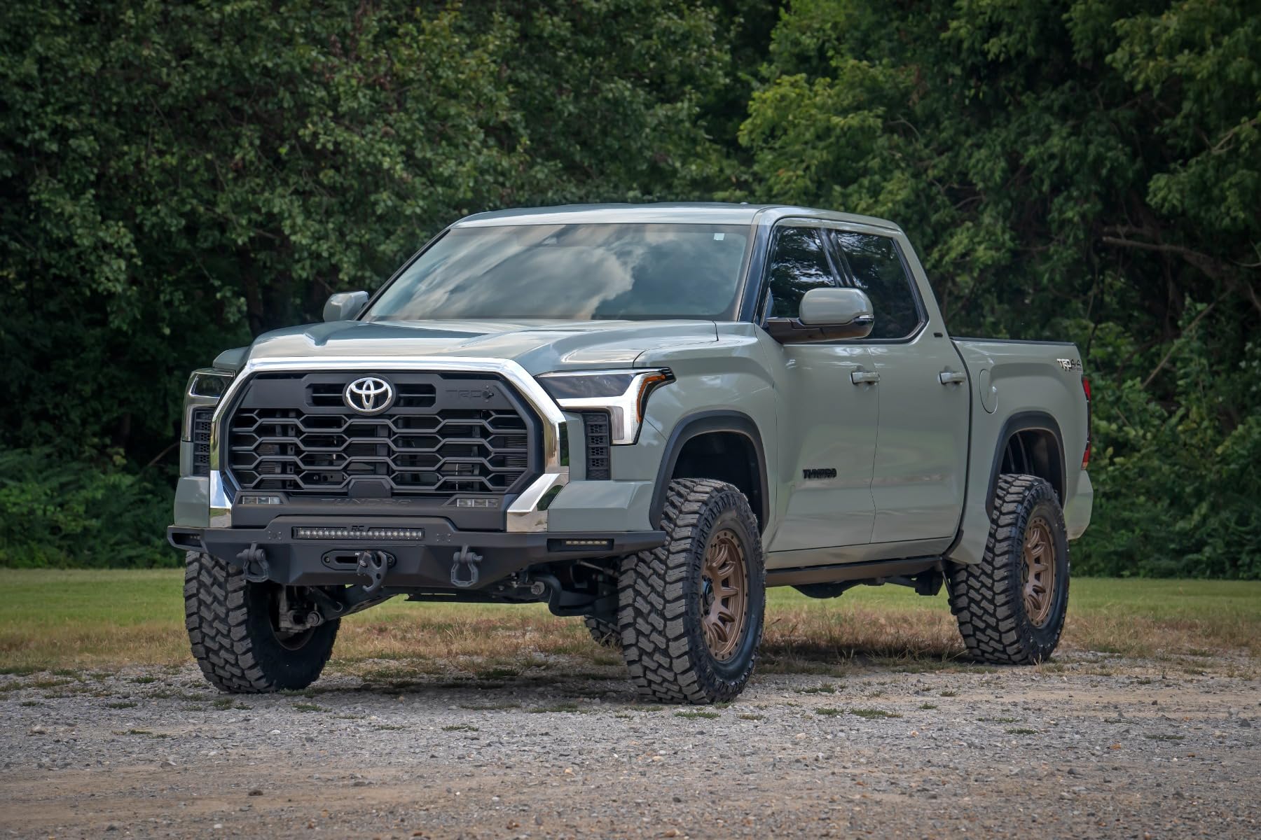 Rough Country Hybrid Front Bumper with LED Light & PRO12000S Winch for Toyota Tundra (2022-2024) - 12000 LB Synthetic Rope Winch, 20" LED Bar Amber DRL, Dual 6" Slimline LEDs