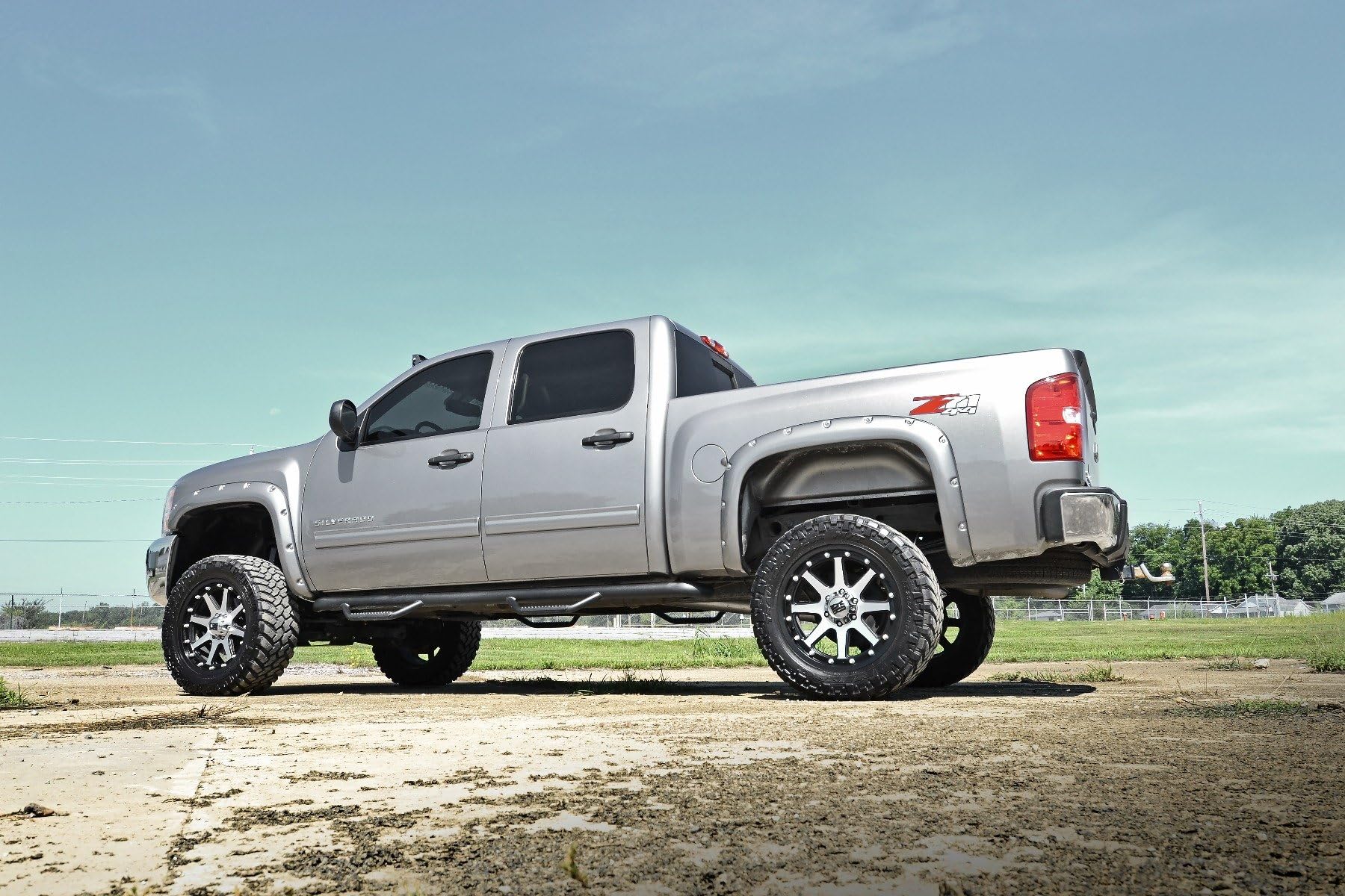 6" Rough Country Suspension Lift Kit with M1 Struts/M1 Rear Shocks for Chevy Silverado & GMC Sierra 1500 (2007-2013) 4WD