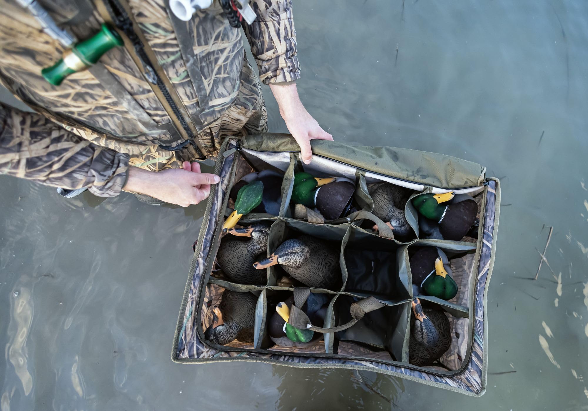 Mossy Oak SHADOWGRASS Avian-X Floating Slotted Decoy Bag