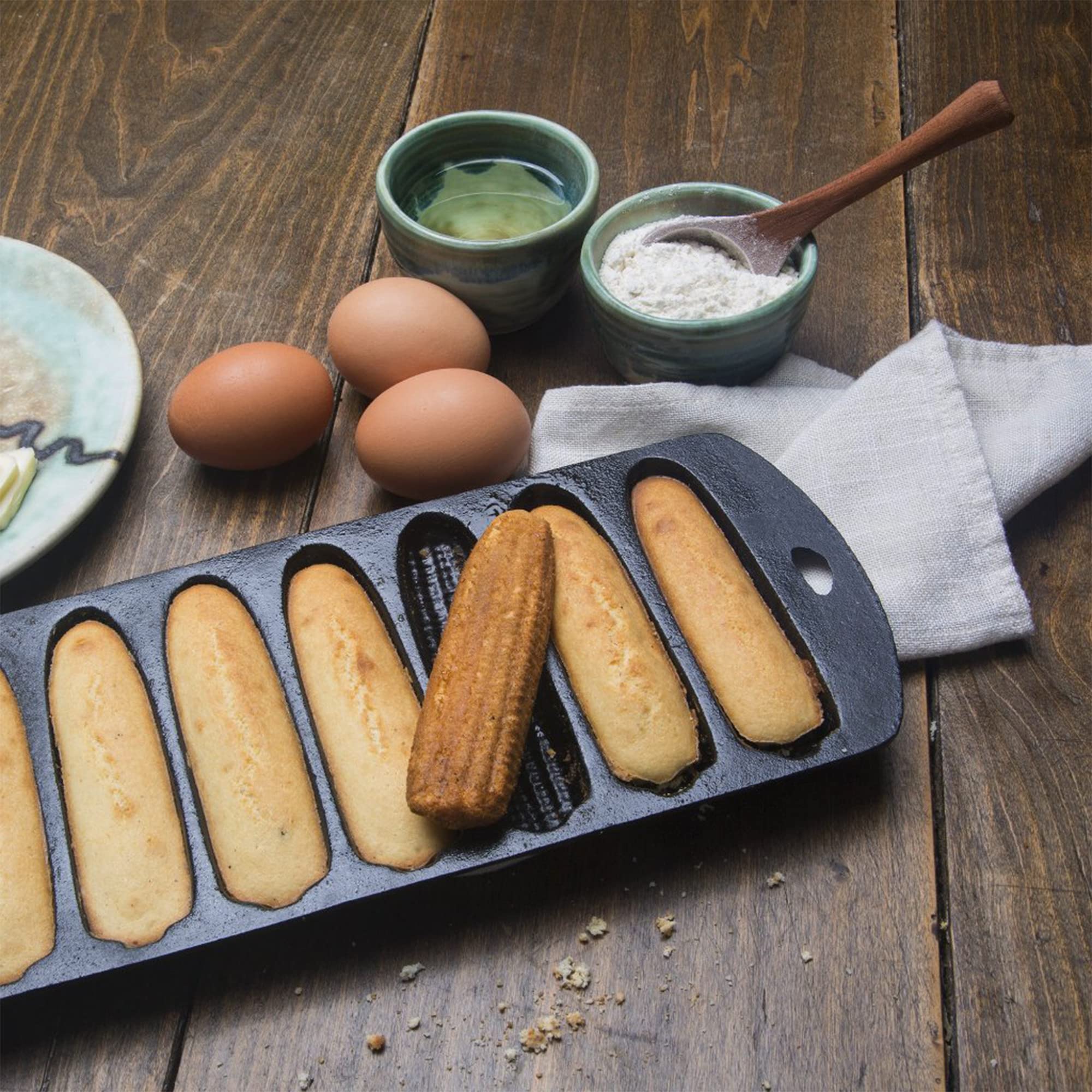 Cornbread Pan Bayou Classic 7490 Cast Iron Perfect For Baking Golden Brown Cornbread w/Crispy Edges