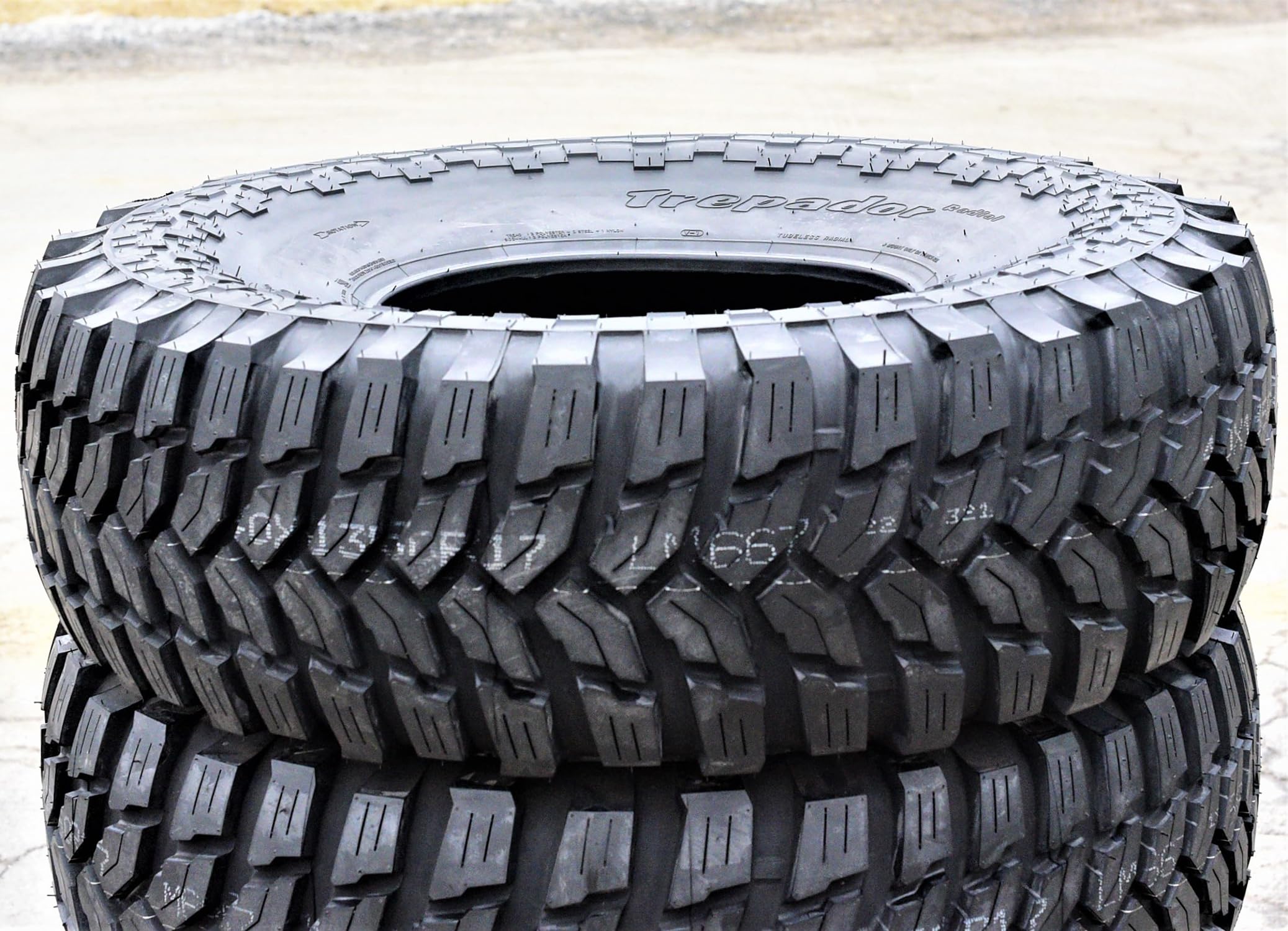 M8060 Maxxis Trepador LT33/12.50R17 124 Q