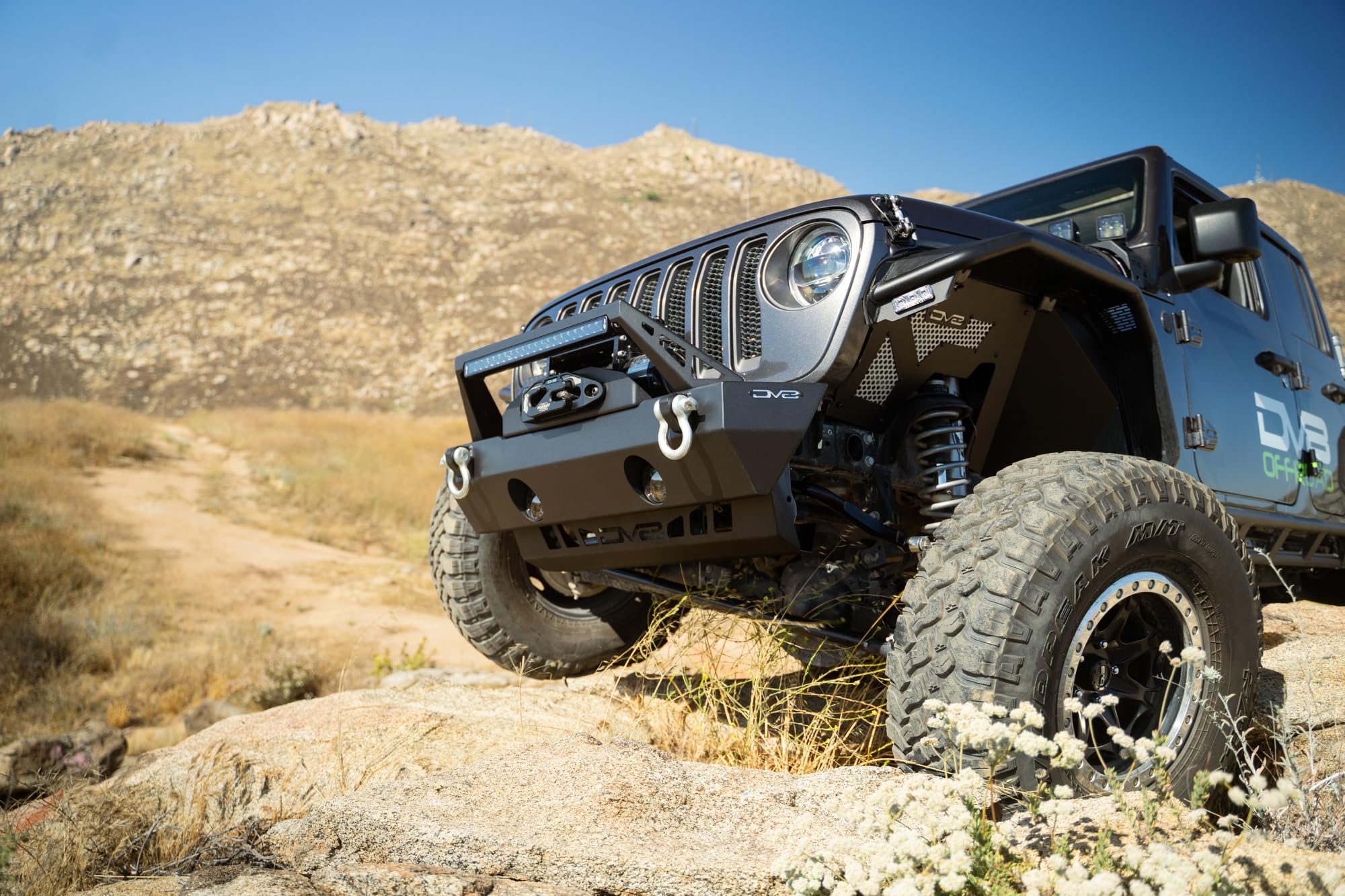 Sway Bar Disconnect Skid Plate DV8 Offroad for 2018-2025 Jeep JL & JT | Protects Rubicon Sway Bar Disconnect Motor | Conceals Crash Bars When OEM Bumper is Removed | Vented for Airflow to Engine Bay