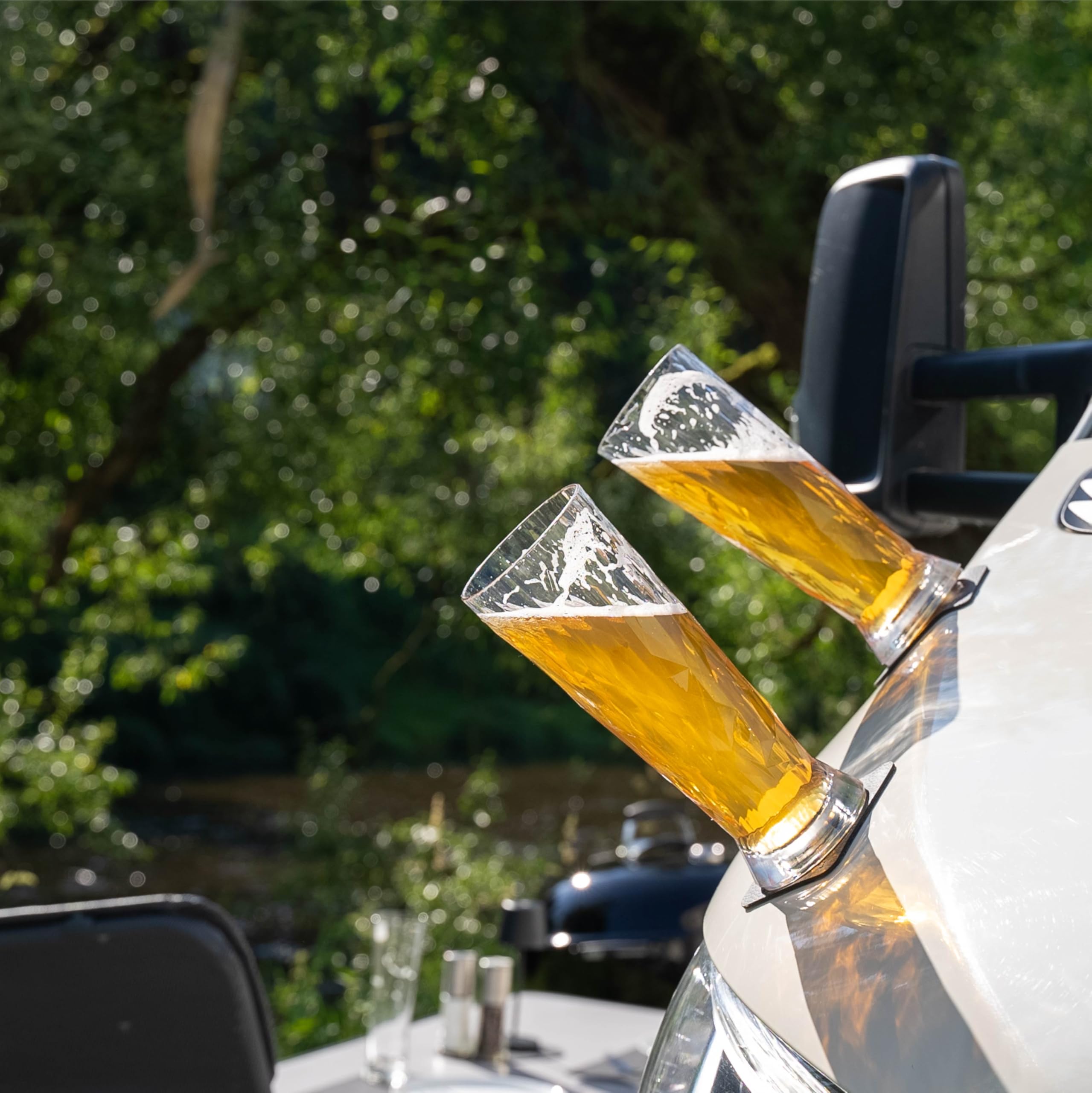 silwy® Magnet-Gläser HIGH-TECH-Kunststoff inkl. Metall-Nano-Gel-Pads – rutschfeste Campinggläser, Boot- und Yachtzubehör (Bier // 0,5 l // 2er Set) COG: 14 / Price: 49,95