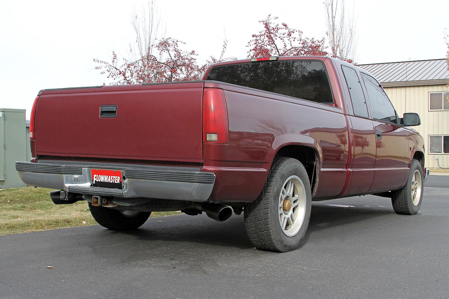 Flowmaster FlowFX 717923 Cat-Back Exhaust Kit 3 to 2.5 Inch 409 Stainless Steel 4.5 Inch Black Ceramic Coated Tips Compatible with 1996-1999 Chevy Silverado GMC Sierra 1500 5.7L Extended Cab Short Bed