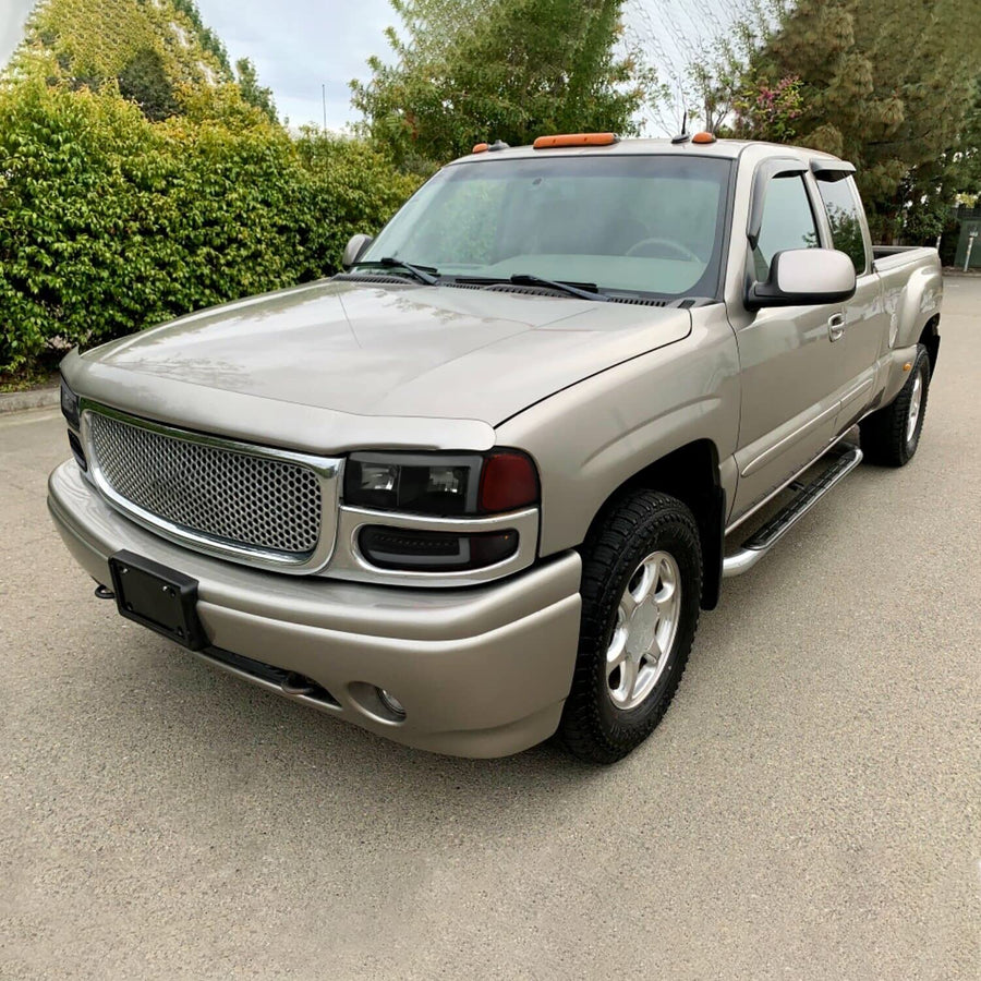 Black Smoke LED Tube Headlights + Sequential Bumper Lights SPEC-D TUNING Compatible with 2000-2006 GMC Sierra Denali, Yukon XL Denali