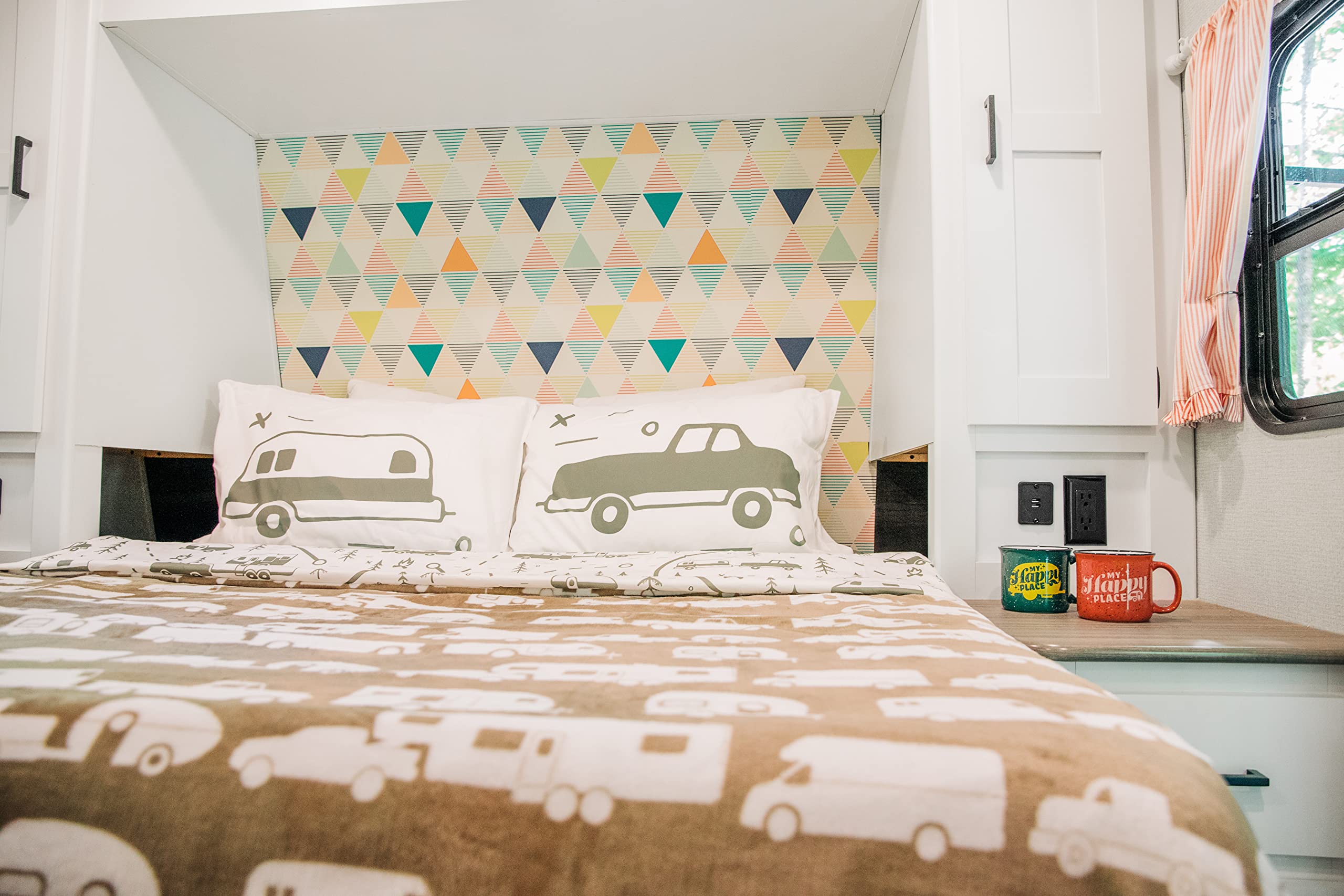 Camco RV Bed Sheet Set is Better at The Campsite Life | for RV Queen-Size Beds | Features a Green Map Design (53476)