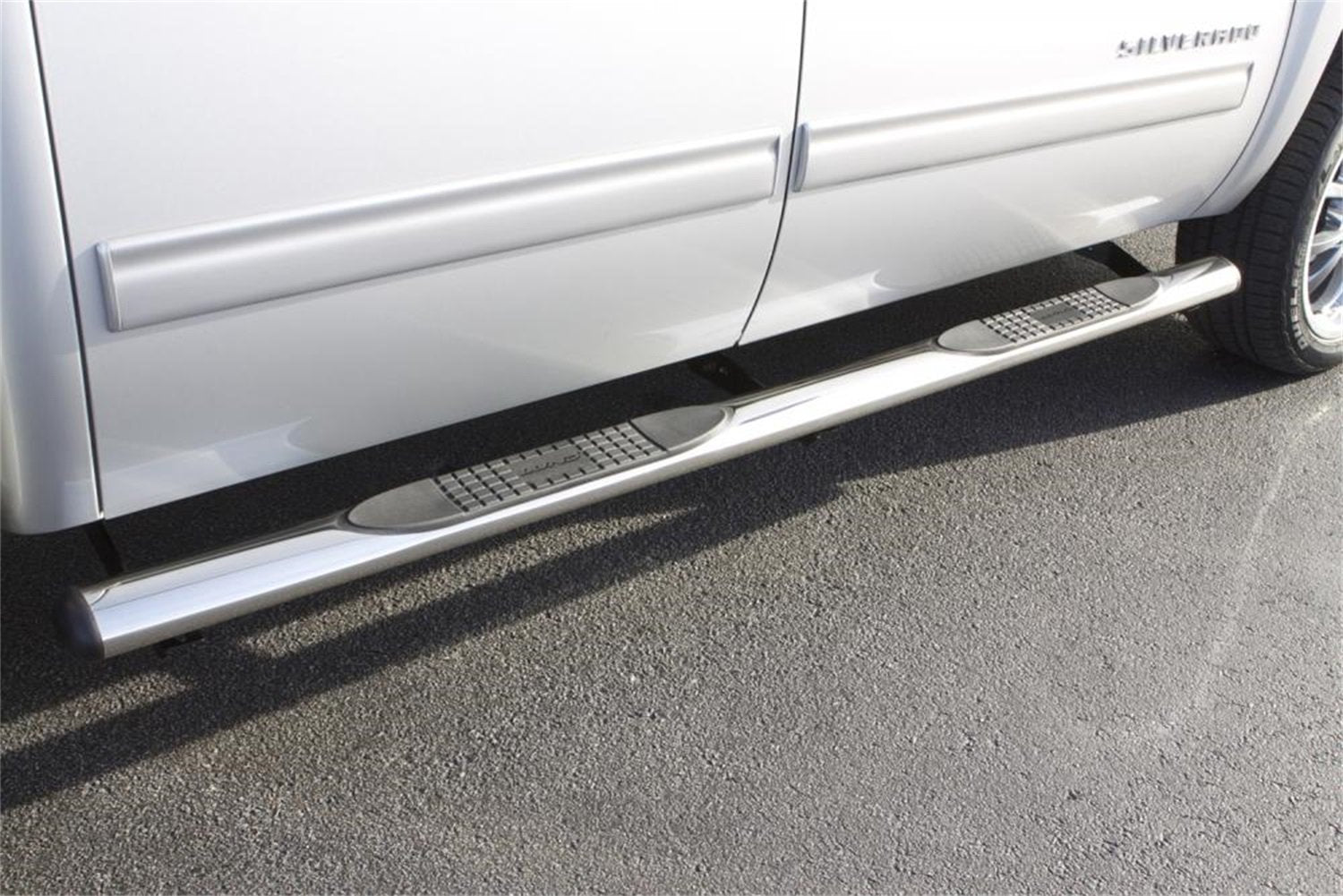 Lund 4" Nerf Bars Straight Polished Stainless Steel Oval for 2019 Ram 1500 w/Quad Cab (23576784)