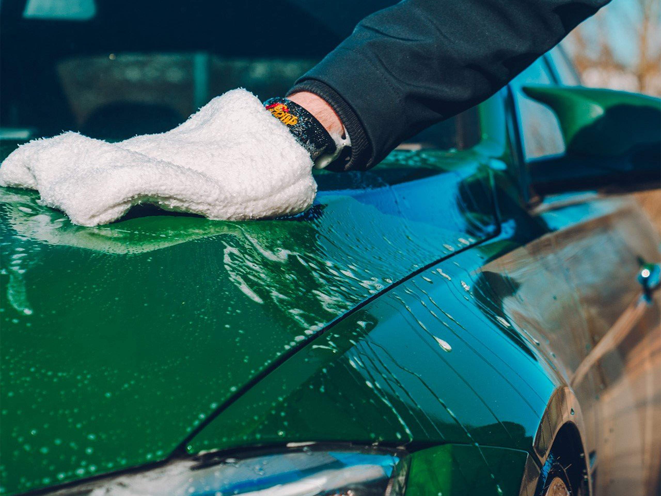 Meguiar's Microfiber Wash Mitt X3002, Super-Thick, Reusable Wash Mitt for Ultimate Finish, Safe on Clear Coats, Leaving You with A Show Car Finish, 1 Pack