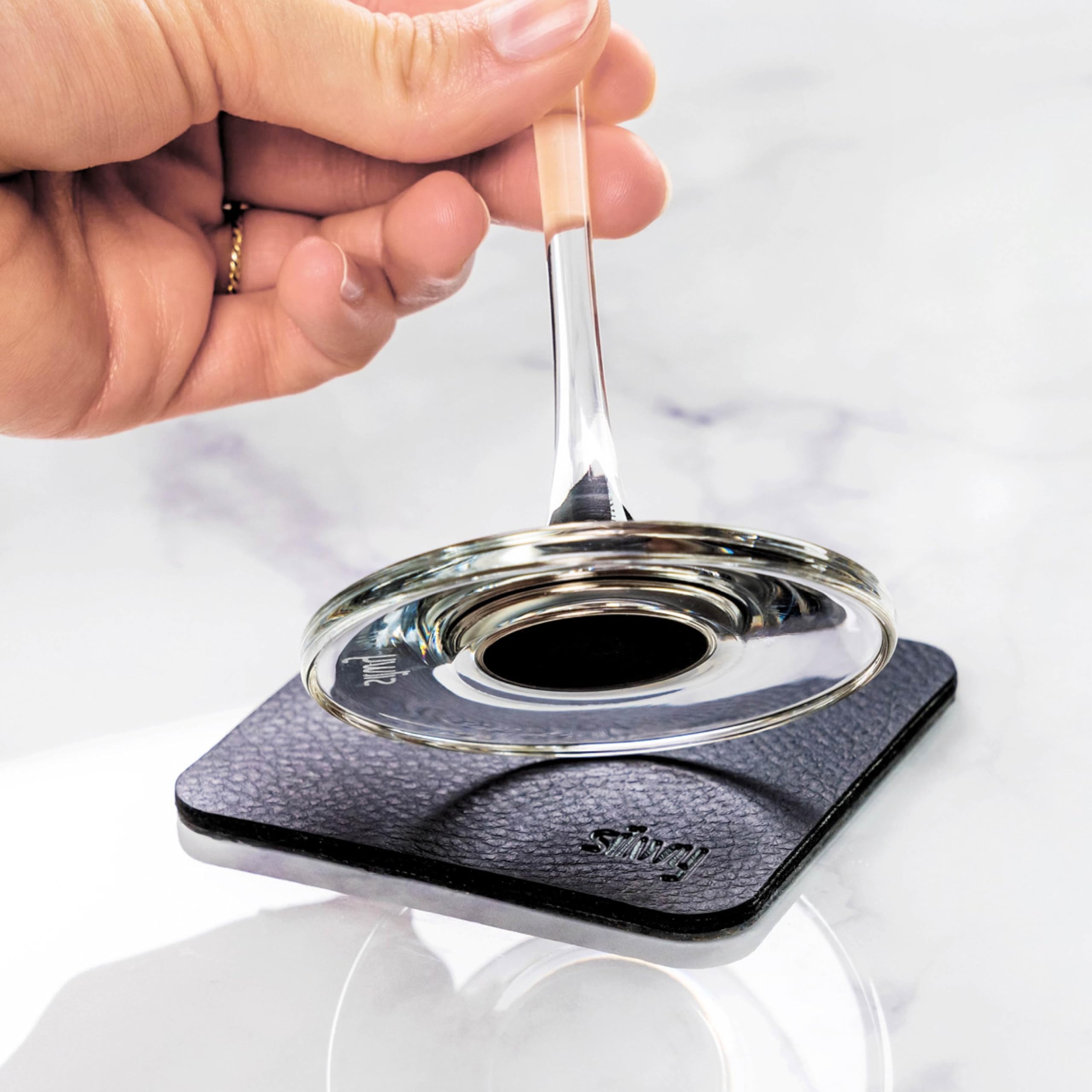silwy® Magnetgläser, mit perfekt integrierten Magneten feine Kristallgläser und metallischen Nano-Gel-Untersetzern (Champagner // 0,2 Liter) COG: 14 / Price: 49,95