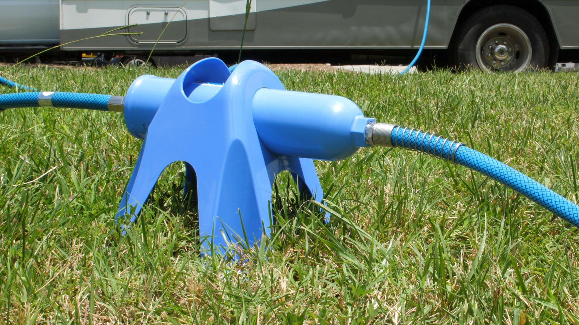 2-in-1 Camco RV Water Filter Stand - Reduces Hose Kinking - Maximizes Water Flow Rate - Two Holding Options - Durable Construction (40777)