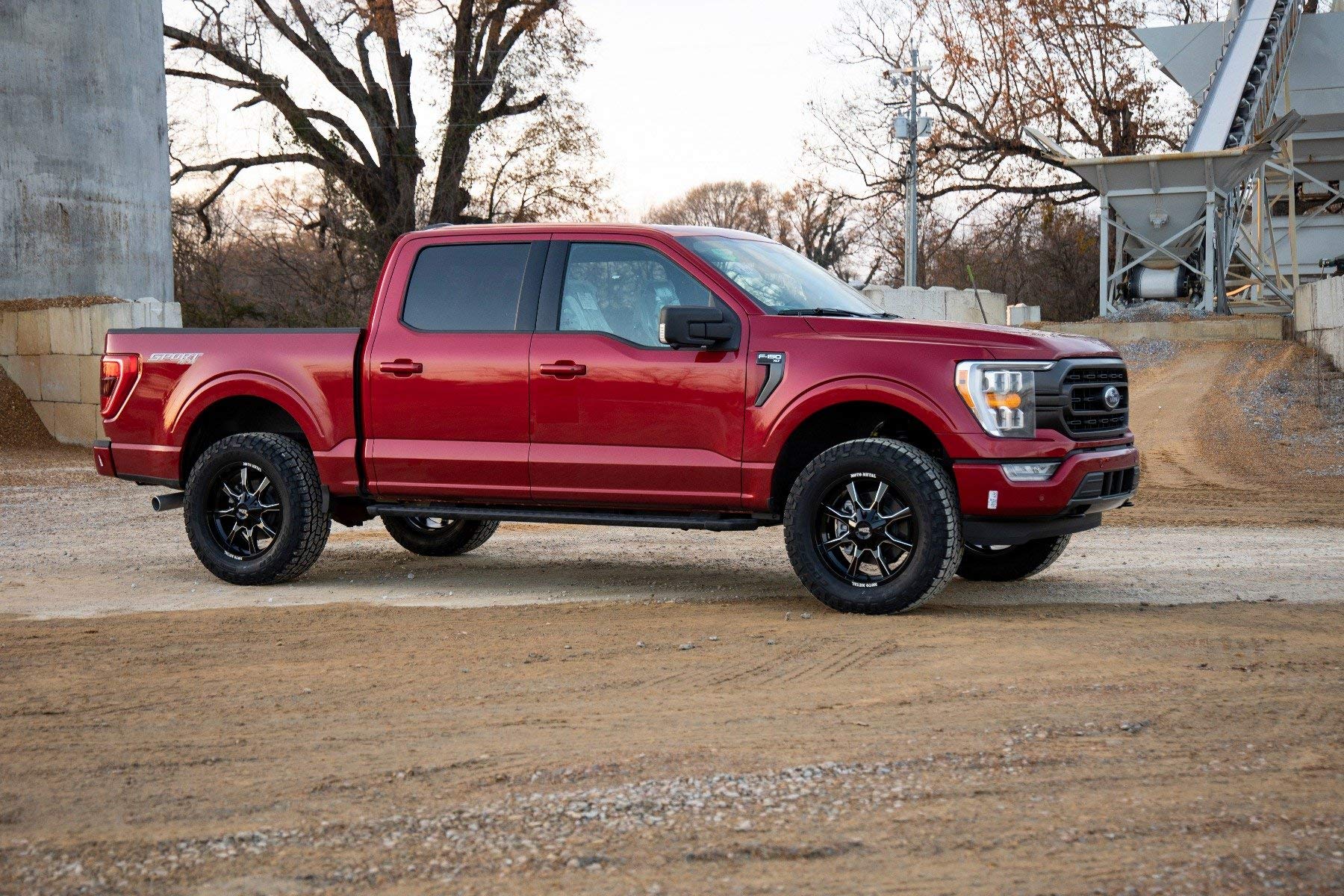 2" Rough Country Lift Kit w/N3 Struts & Shocks for 21-25 Ford F-150 4WD - 57131