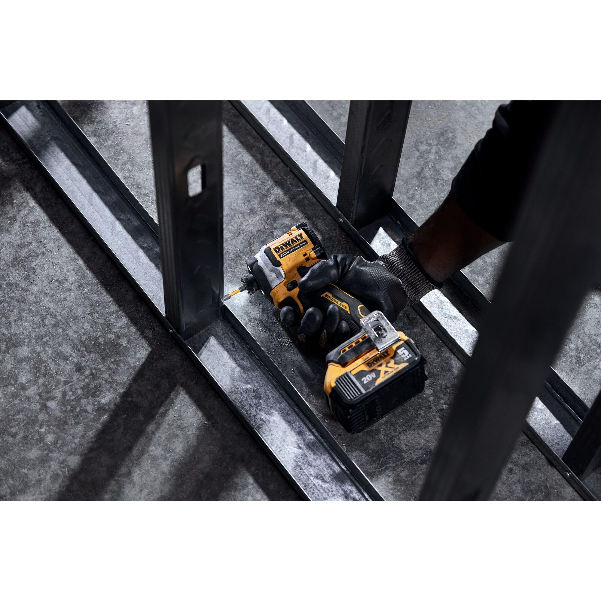 20V MAX DEWALT ATOMIC 1/4 in. Brushless Cordless Impact Driver Kit with Battery and Charger Included (DCF850P1)