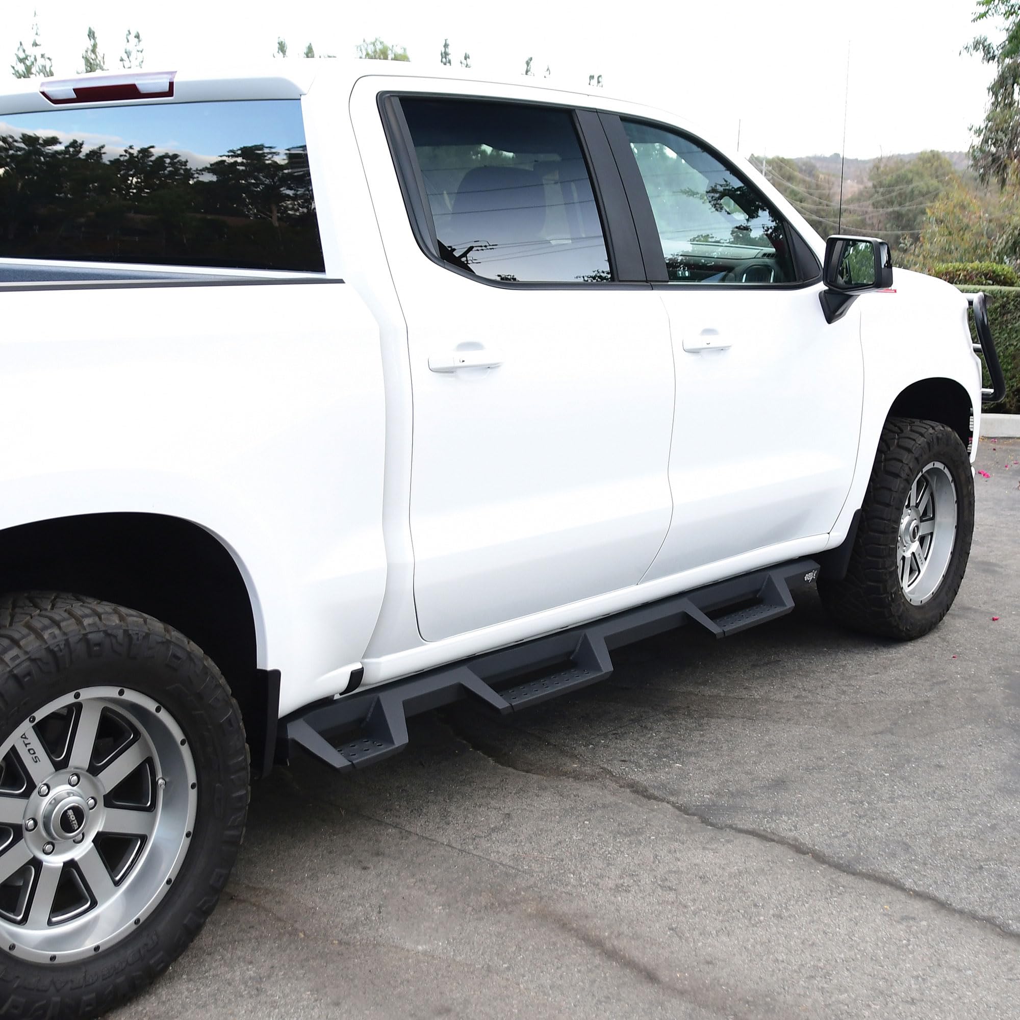 Westin HDX 56-534685 Drop Wheel to Wheel Nerf Bars fits 2019-2025 Silverado Sierra 1500 Crew Cab (5.5 Bed) (Exc 2019 Silverado LD/Sierra 1500 Limited) Textured Black Pair