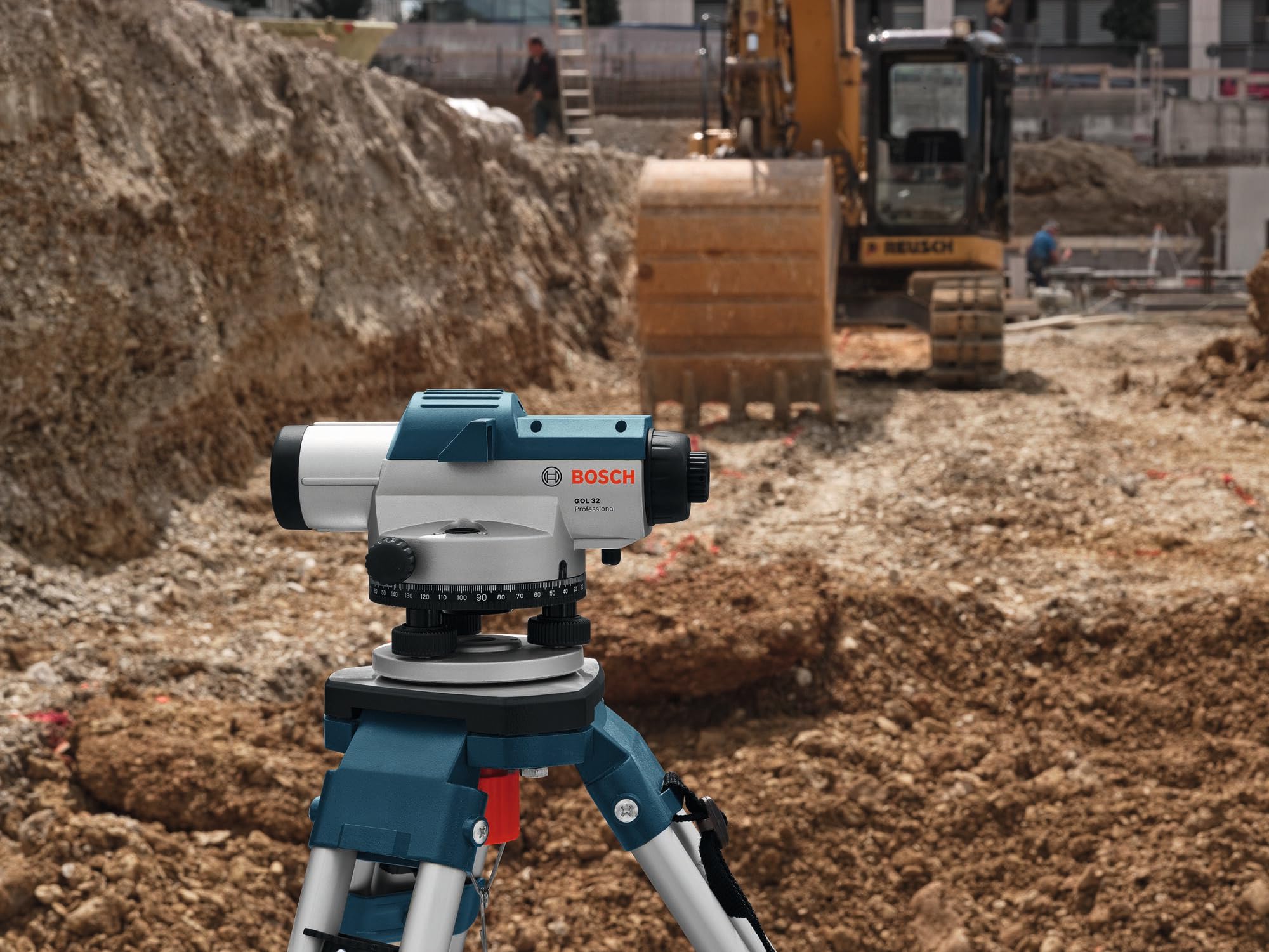 BOSCH Automatic Optical Level GOL 32 32X, Includes Plumb Bob, Tool Kit, & Carrying Case