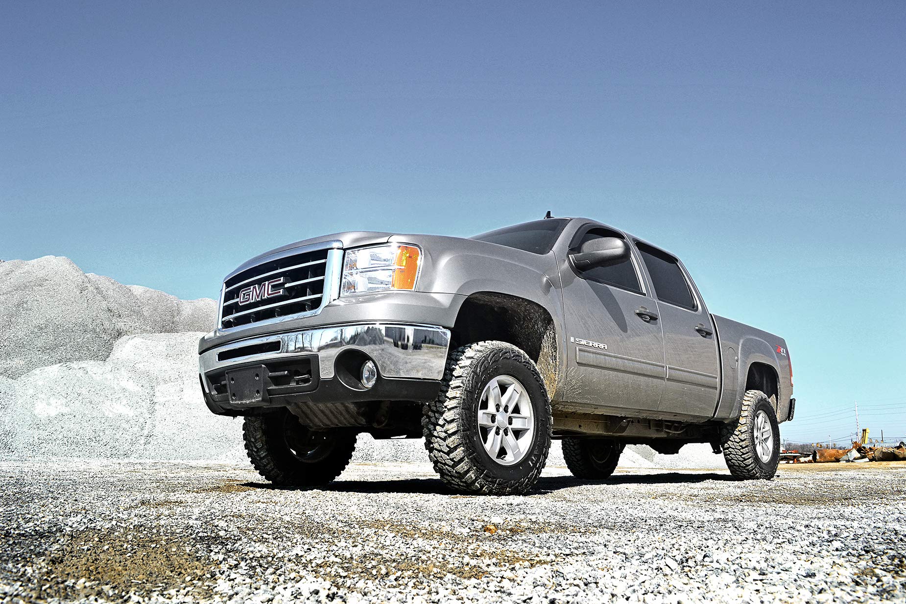 4" Rough Country Suspension Lift Kit with M1 Shocks for Chevy Silverado & GMC Sierra 1500 4WD (1999-2006)