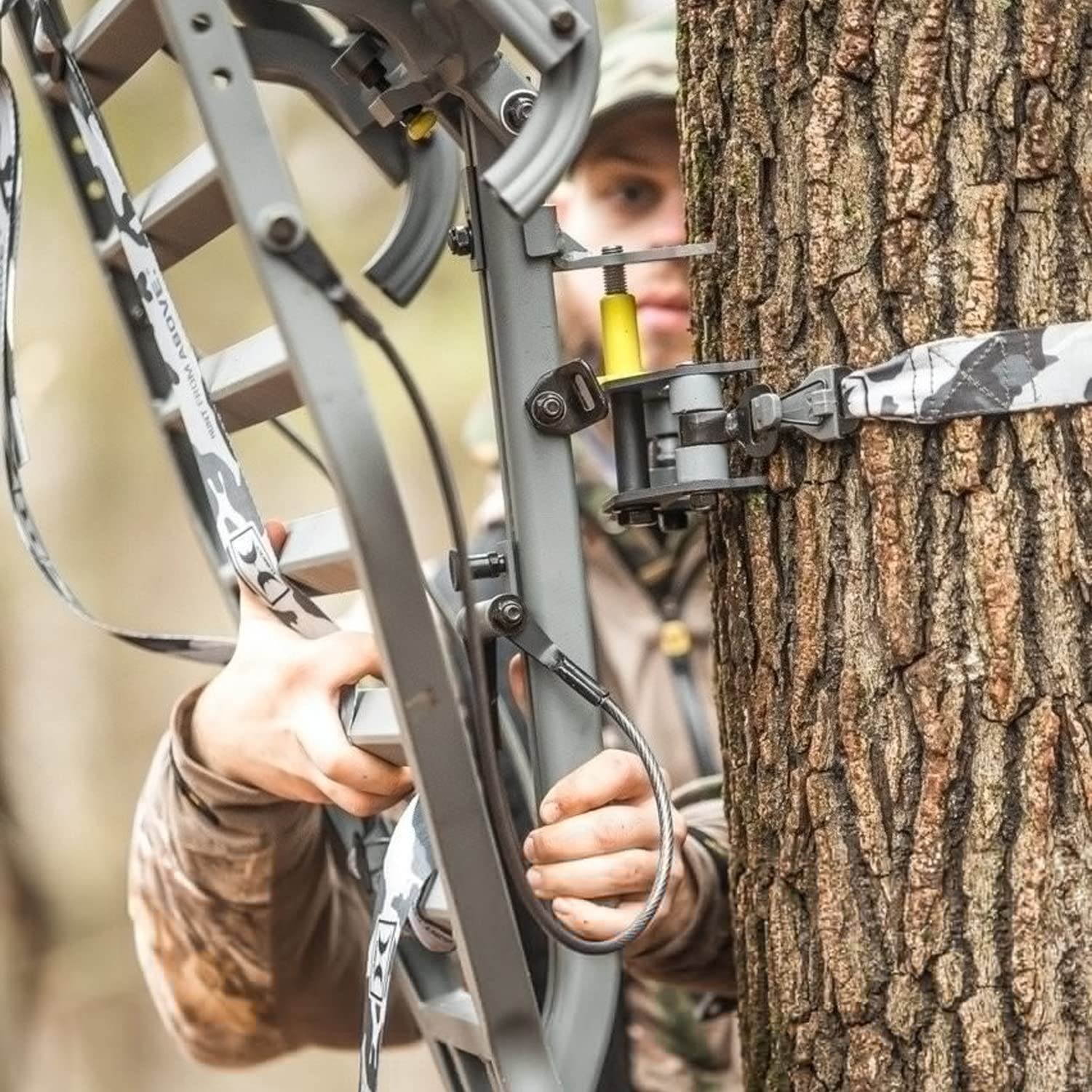 Cruzr HAWK Convenient Easy to Setup Safe Durable Hunting Tree Stand Ratchet Strap Bracket