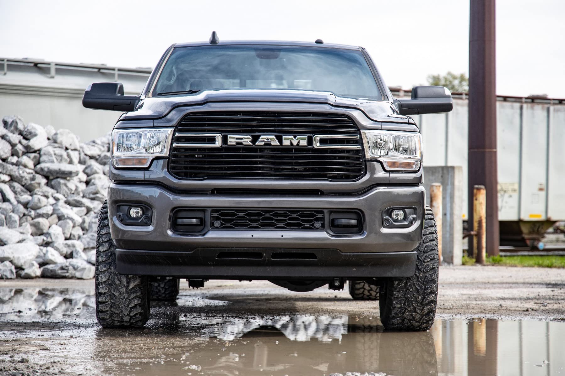Rough Country 2.5 Inch Leveling Kit with M1 Monotube Shocks for 2500 Ram (2014-2024)/3500 (2013-2024) - RR Leaf Spring