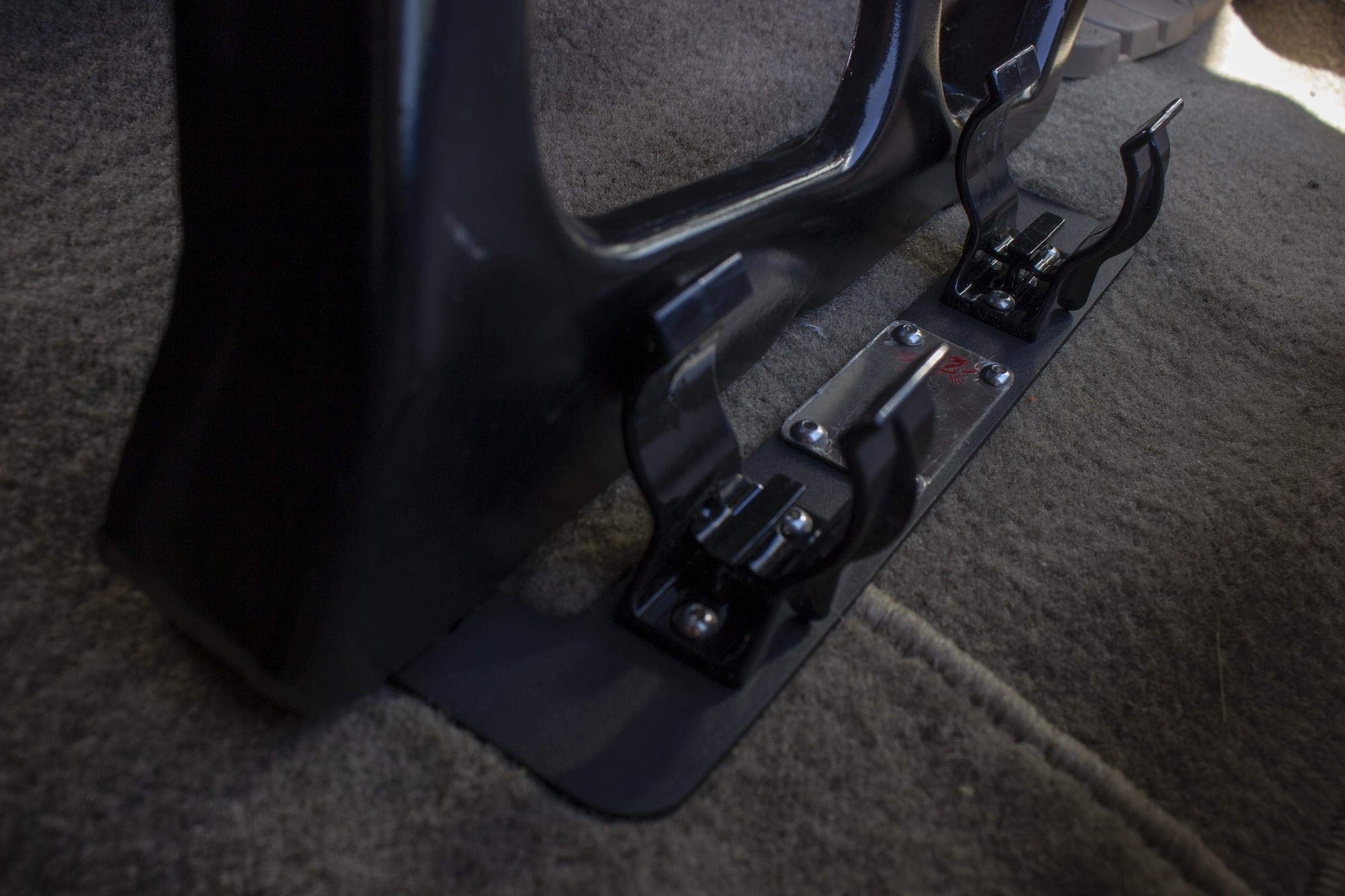 Front Seat FISHBONE Flashlight Mount - YJ