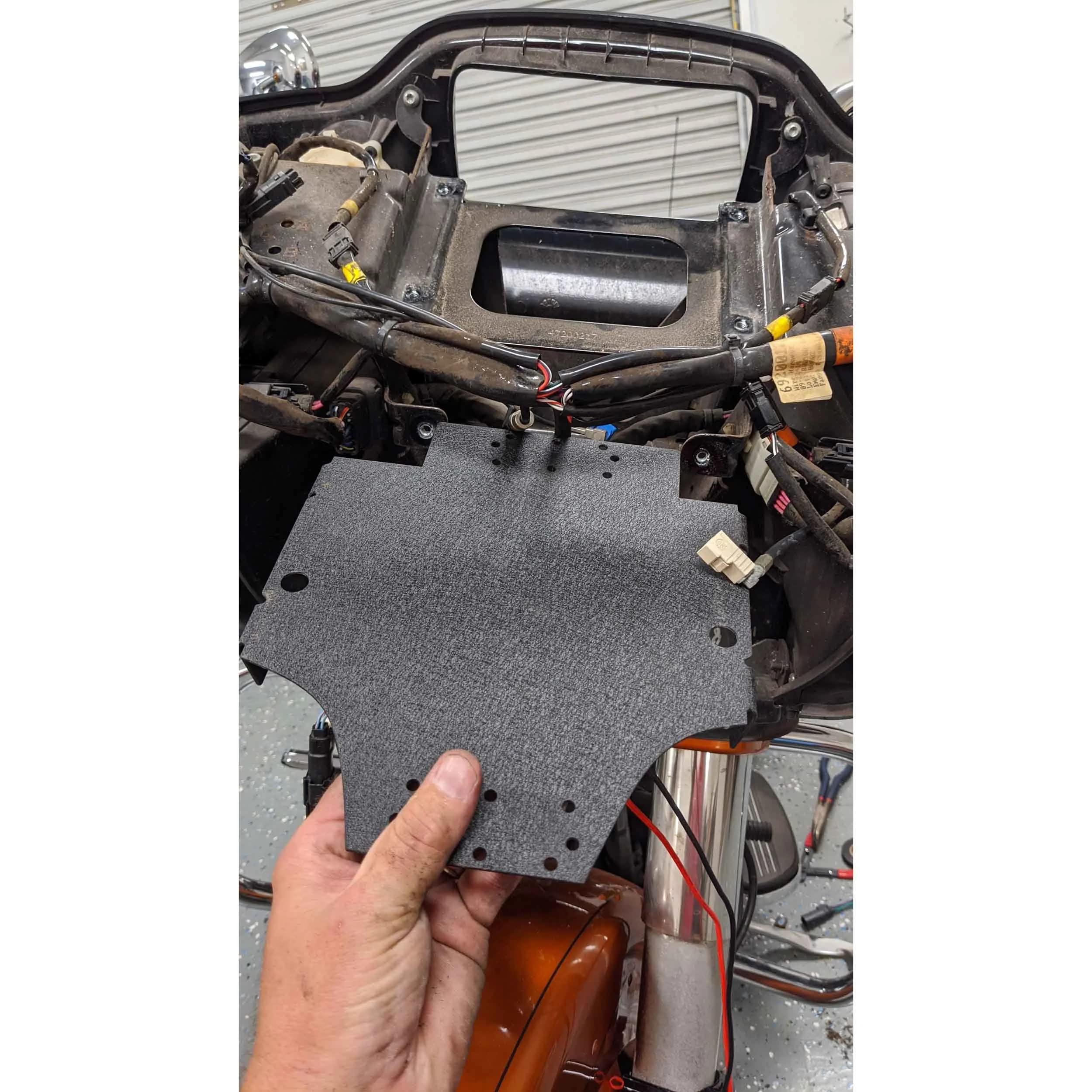 Amplifier Mounting Bracket Automotive Saddle Tramp Harley-Davidson Road Glide 15-Up, Amplifier Mounting BRAC
