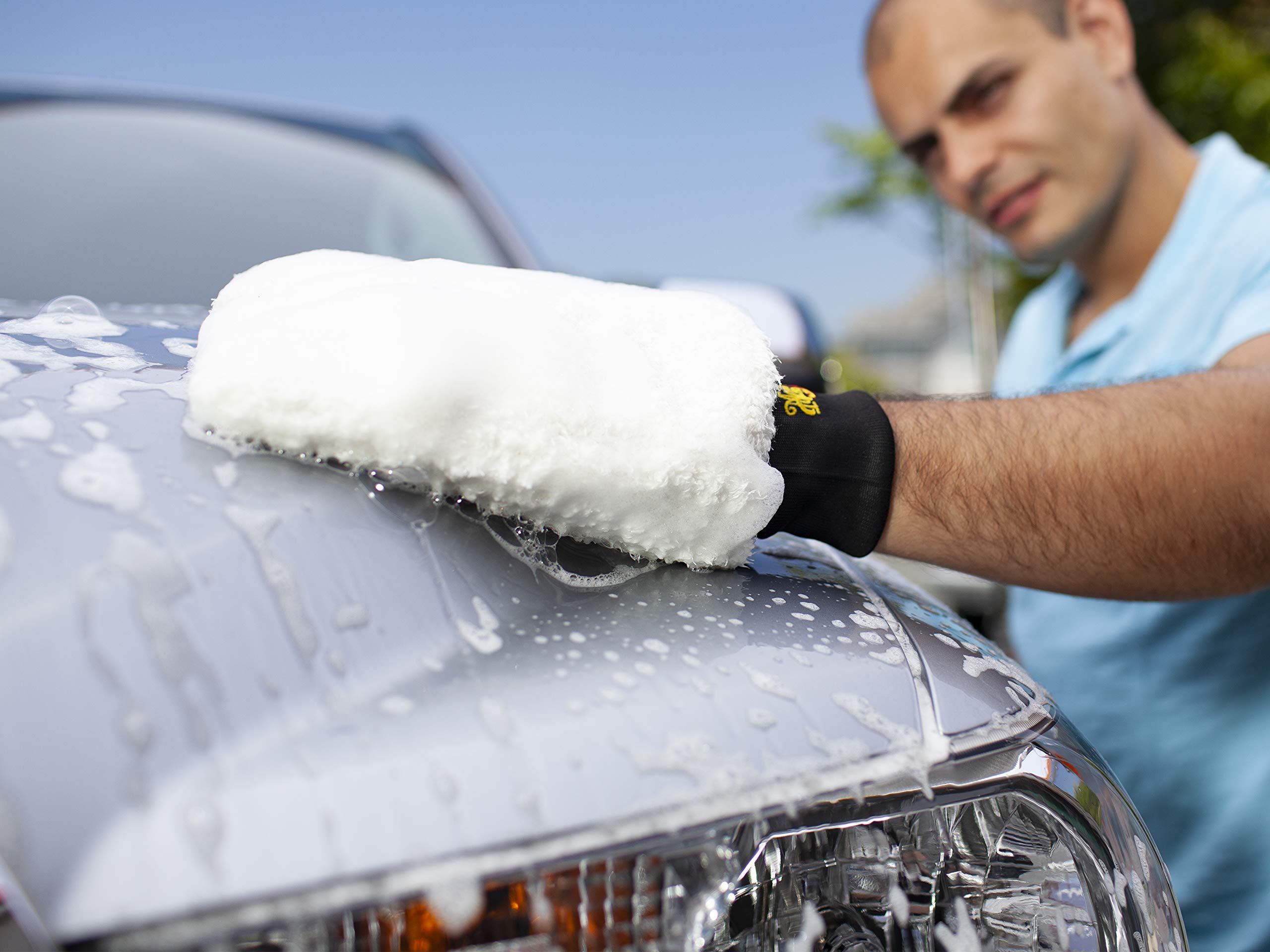 Meguiar's Microfiber Wash Mitt X3002, Super-Thick, Reusable Wash Mitt for Ultimate Finish, Safe on Clear Coats, Leaving You with A Show Car Finish, 1 Pack