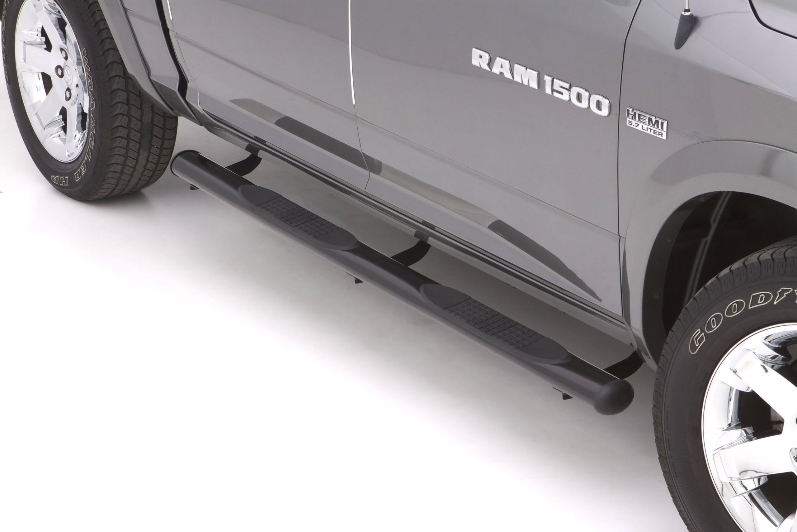 Lund RealTruck 23578357 Polished Stainless Steel 4" Oval Straight Nerf Bars for 1999-2013 Silverado/Sierra 1500 Extended Cab