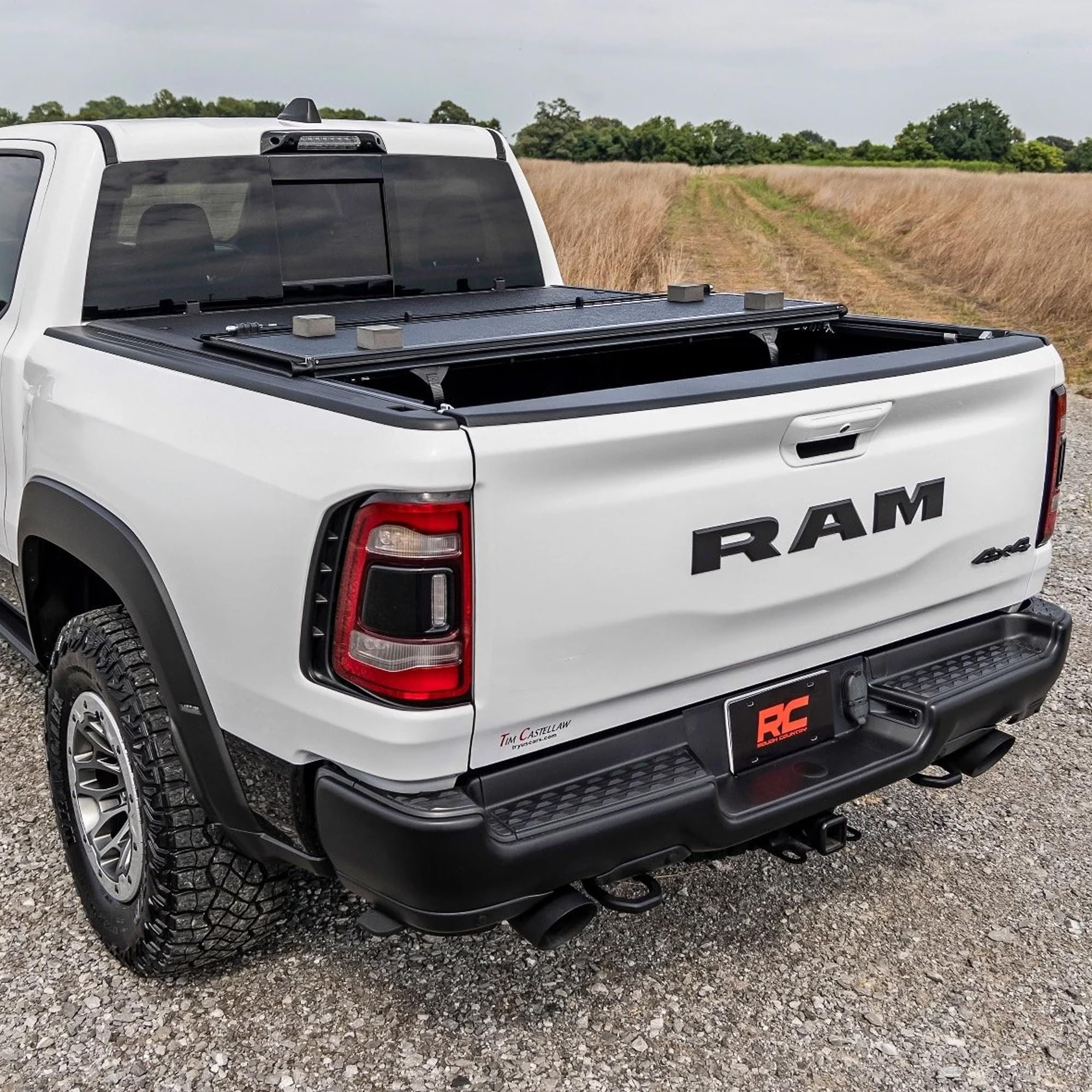 Rough Country Tonneau Cover Hard Tri-Fold for RAM 1500 (2019-2026) - Low-Profile Aluminum Truck Bed Cover, Fits 6'4 Bed (76.3") w/o Rambox
