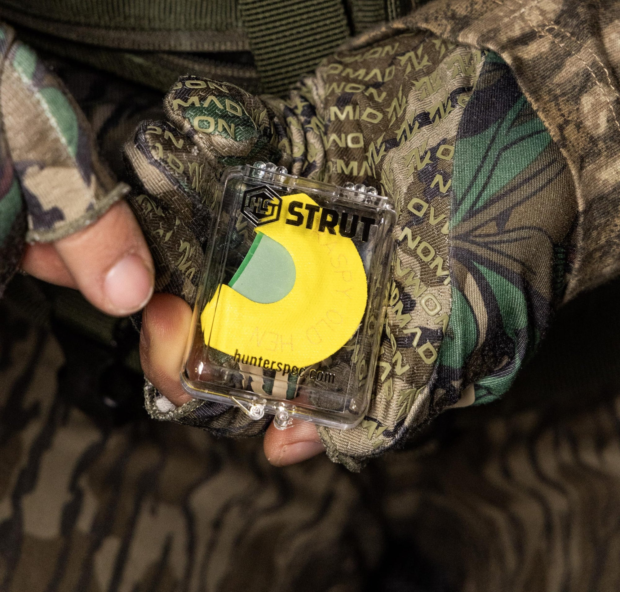 Hunters Specialties Premium Flex Frame Raspy Old Hen Diaphragm Mouth Turkey Call Strut Realistic Sounds