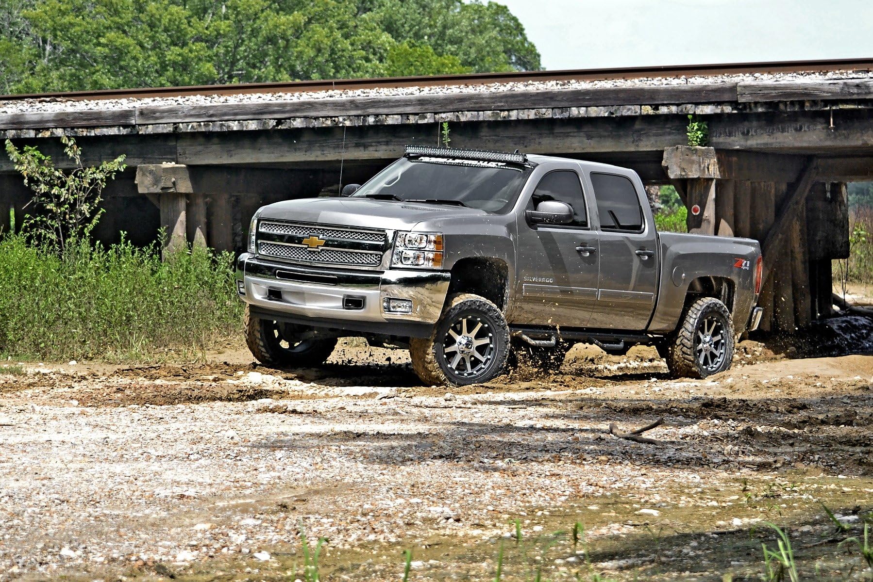 6" Rough Country Suspension Lift Kit with M1 Struts/M1 Rear Shocks for Chevy Silverado & GMC Sierra 1500 (2007-2013) 4WD