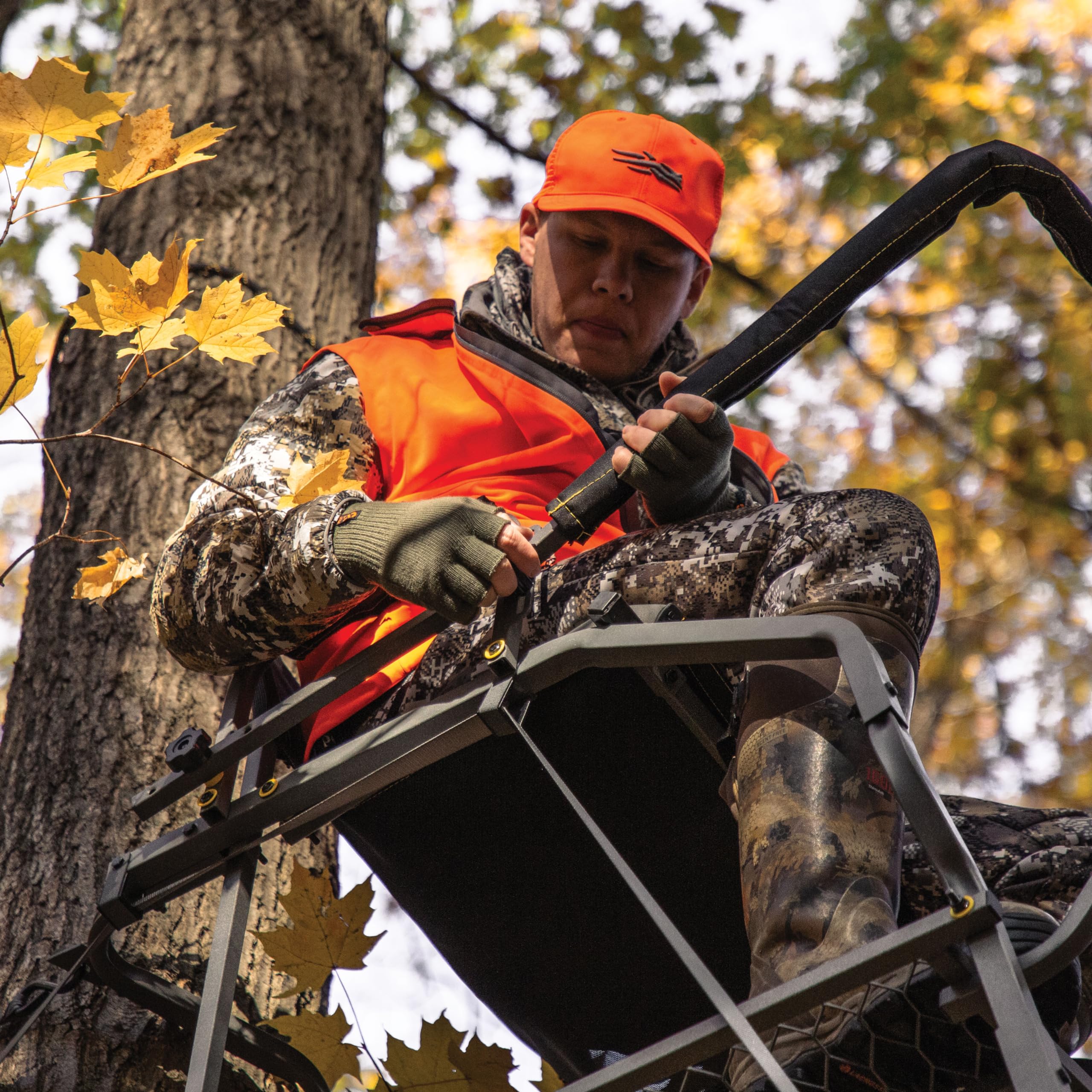 Retreat™ LS 1-Man Ladder Stand, Rivers Edge® 17’11” Height, Lockdown™ Strapping System, Flip-Up TearTuff™ Mesh Seat, 27” Deep Platform, 2-Way Adjustable Shooting Rail, RE670
