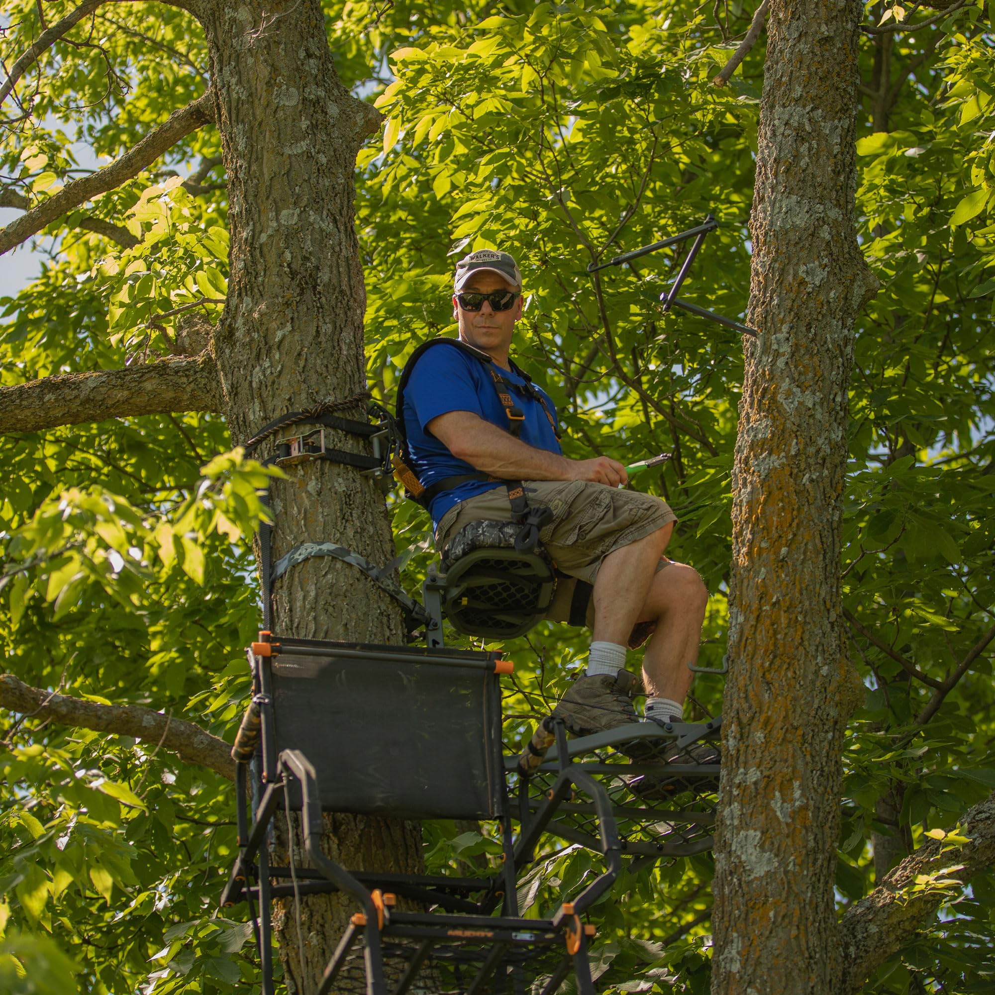 The Stronghold 1.5 MUDDY Deer Hunting Ladderstand, 21 Foot 1 Person Climbing Tree Stand with Lumbar Seat and Expanded D-Force Metal Platform