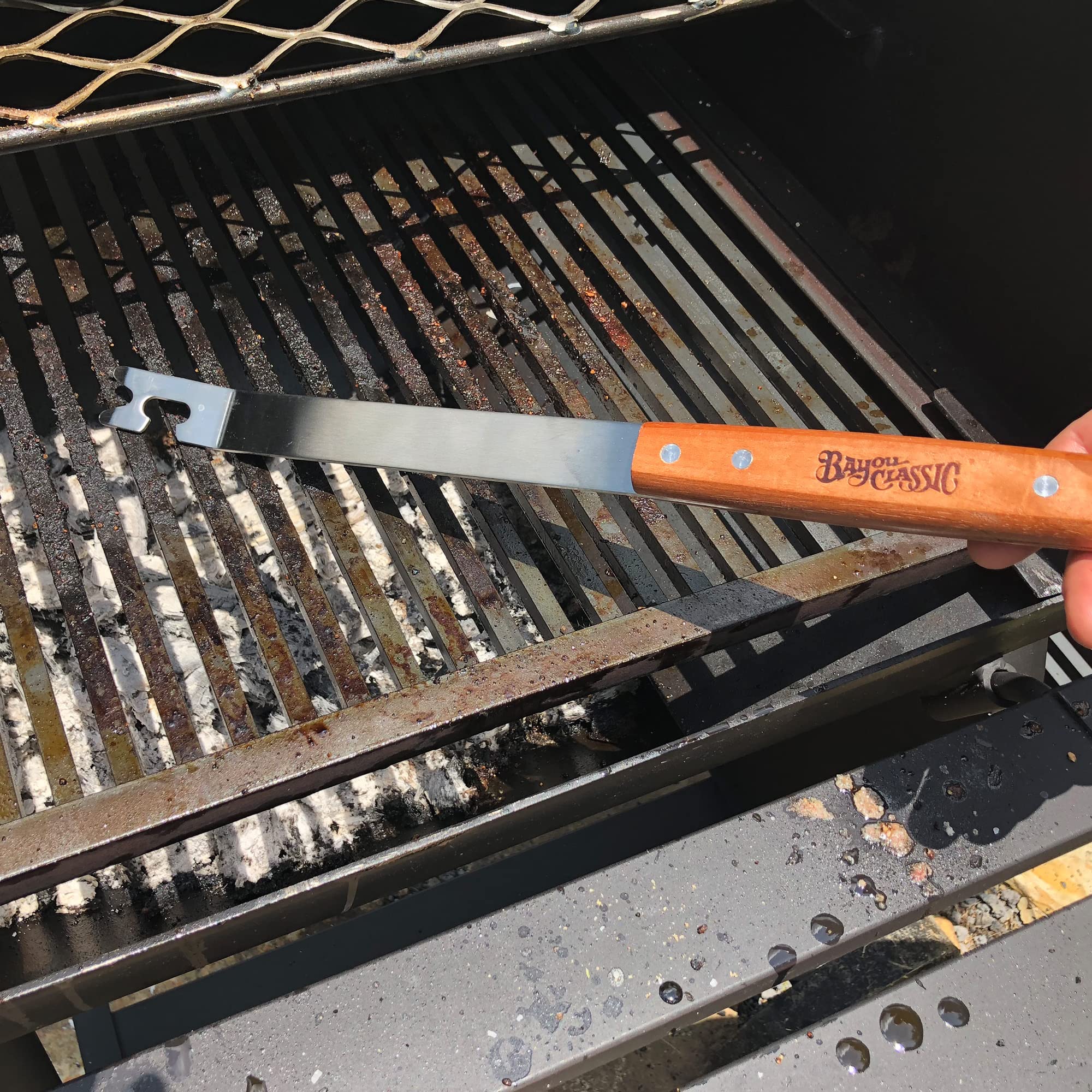 Bayou Classic Stainless Grill Tool 500-704 Features Stainless Steel End w/ Hardwood Handle Makes a Perfect Grilling Accessory For Cleaning or Lifting Grates or Spreading Charcoal