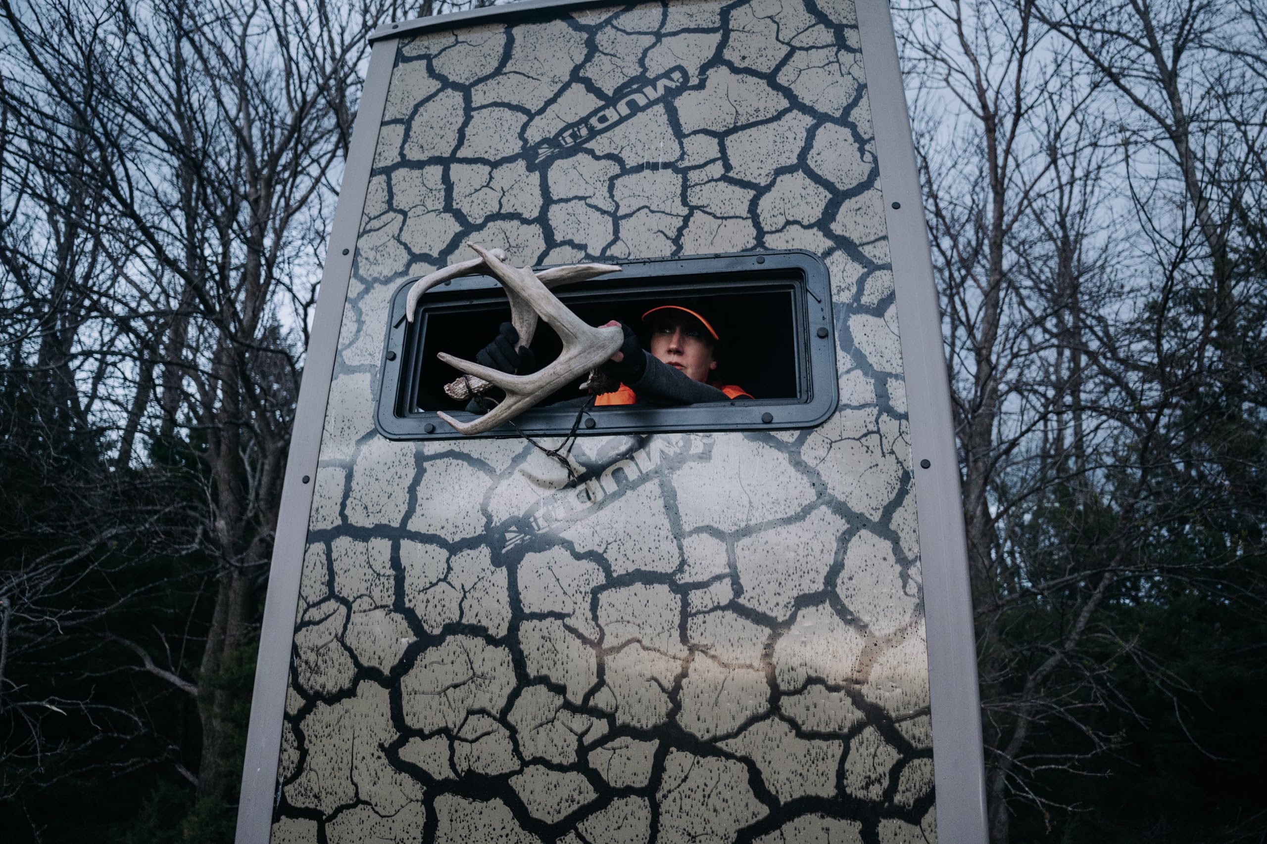 Box Blind Striker W/Elite 10' Tower/Steel Wall CONSTUCTION/Cracked MUD CAMO