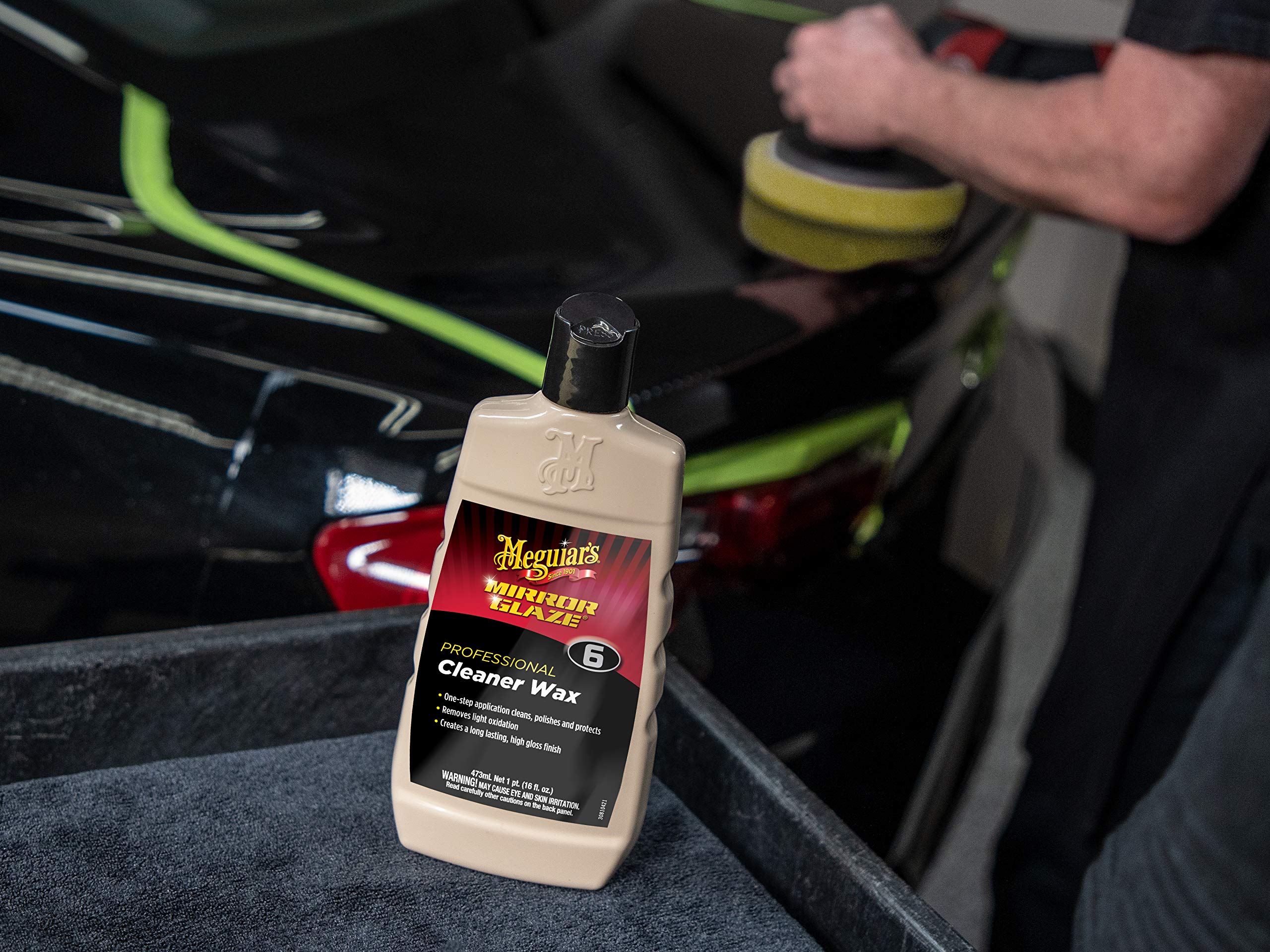 Meguiar's Cleaner Wax Professional M0616 - Swirl and Scratch Remover, Car Polish, and Car Wax in One Liquid - One-Step for Professional Detailing, 16 Oz (Packaging May Vary)