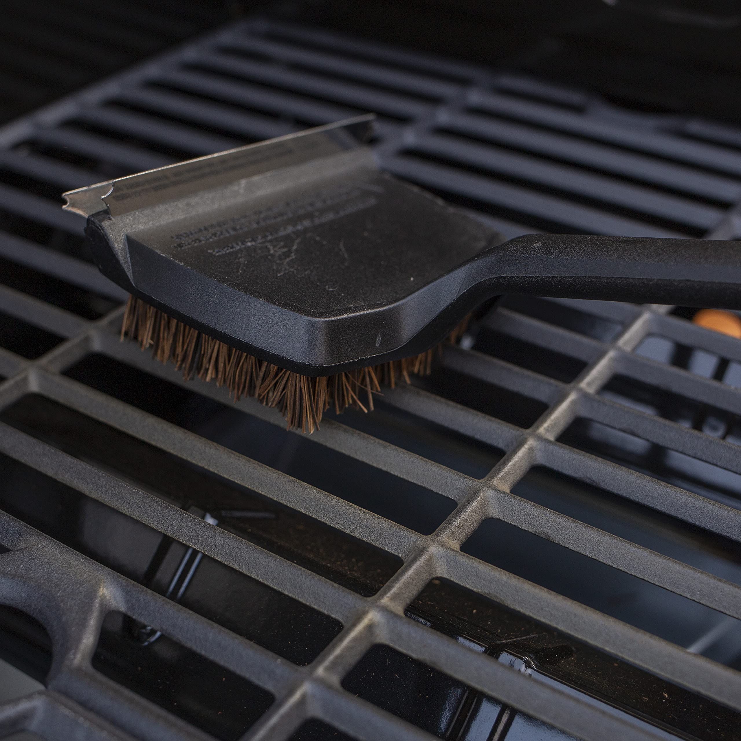 Dyna Glo 18" Grill Brush Flat Top w. Palmyra Bristles and Stainless Steel Scraper