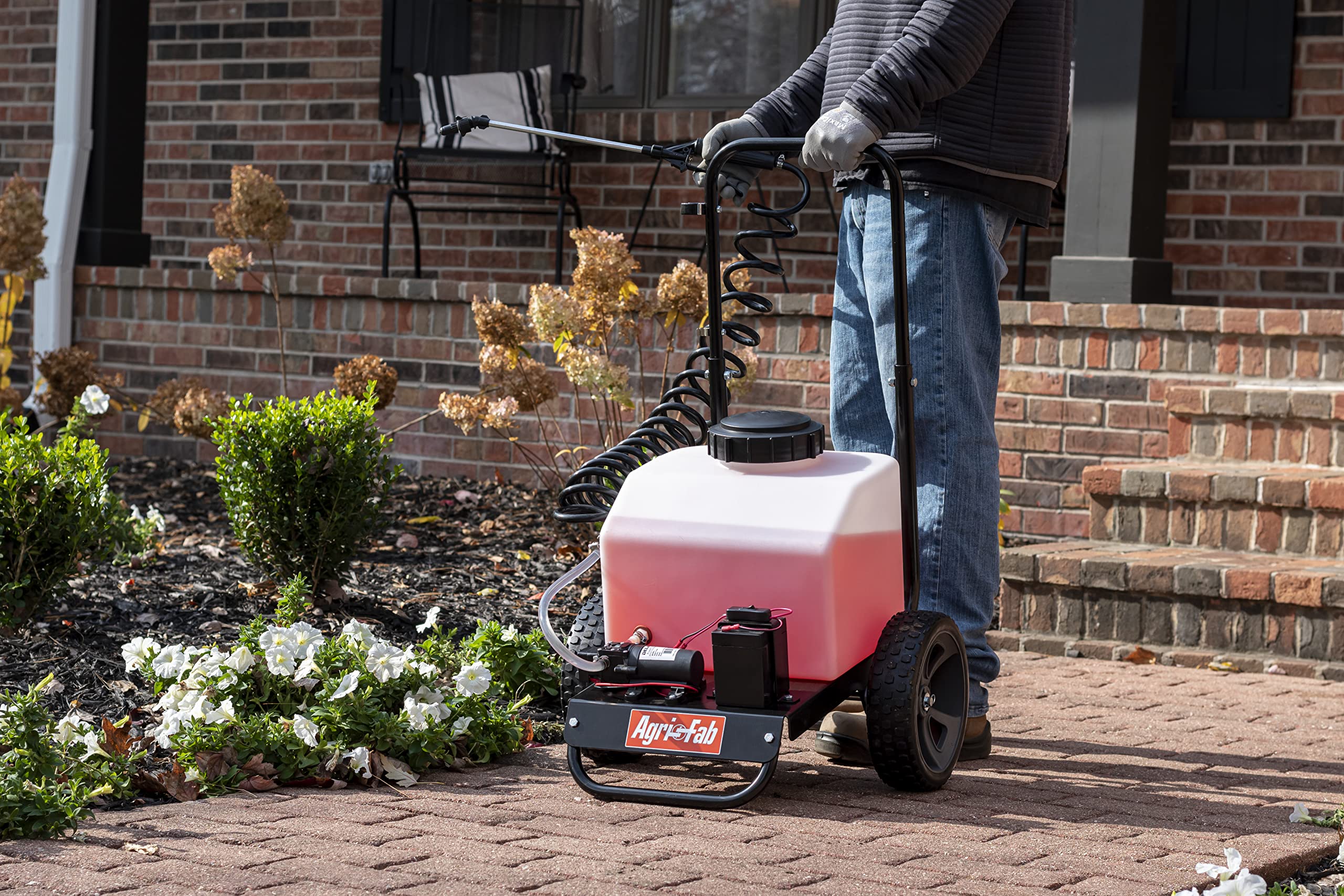 Push Agri-Fab 45-0595 Sprayer 6 - Gallon Capacity, White Tank, 1.0 GPM, 40 PSI Pump' 5 amp hr 12 Volt Battery